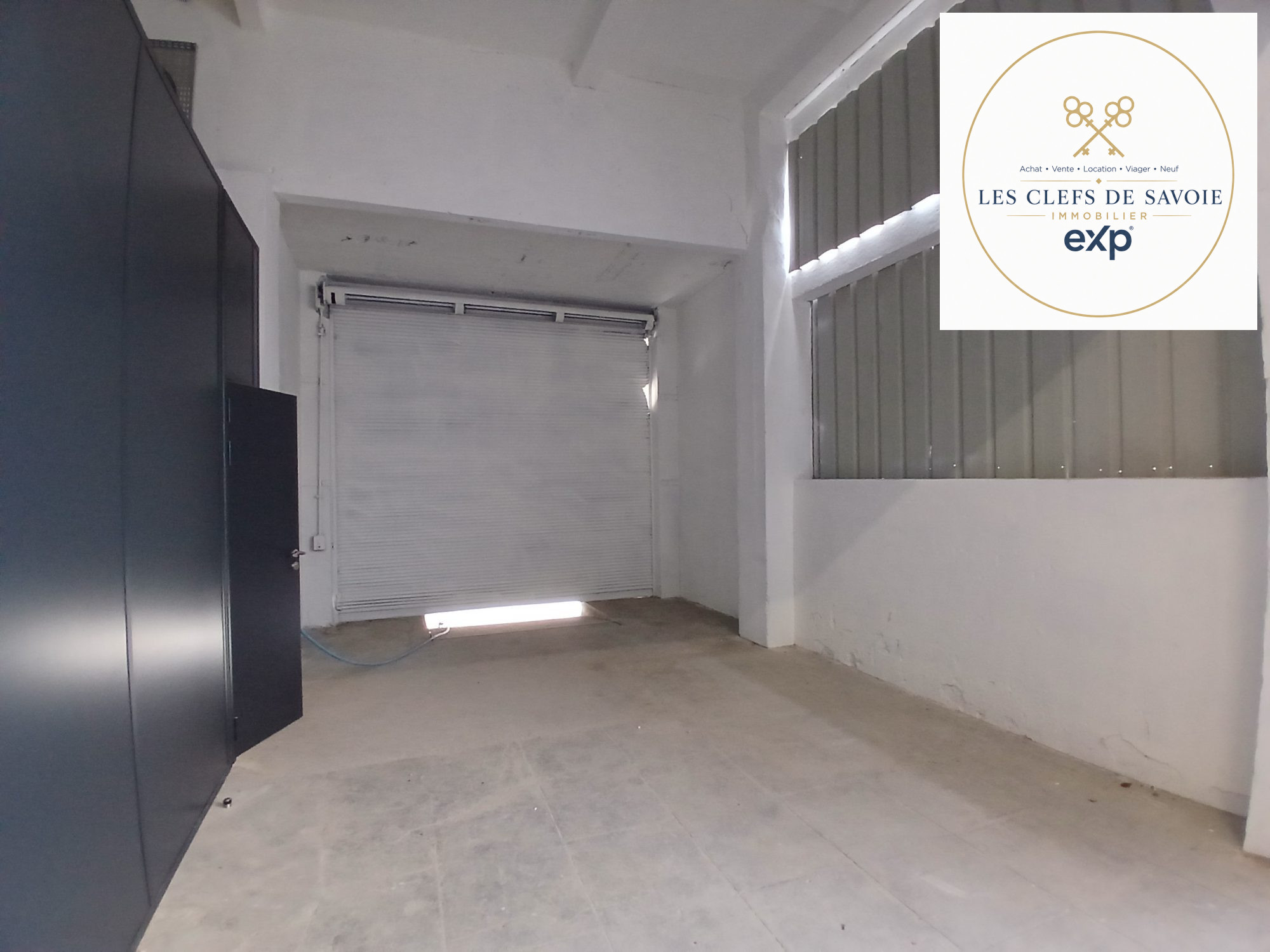 Local 930m2 St Vincent de Mercuze