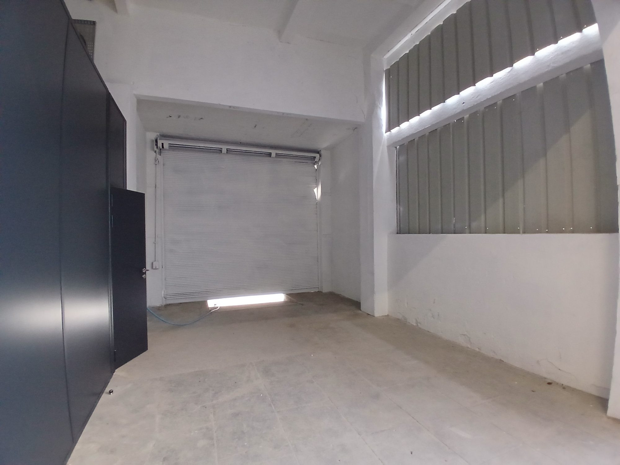 Local 930m2 St Vincent de Mercuze