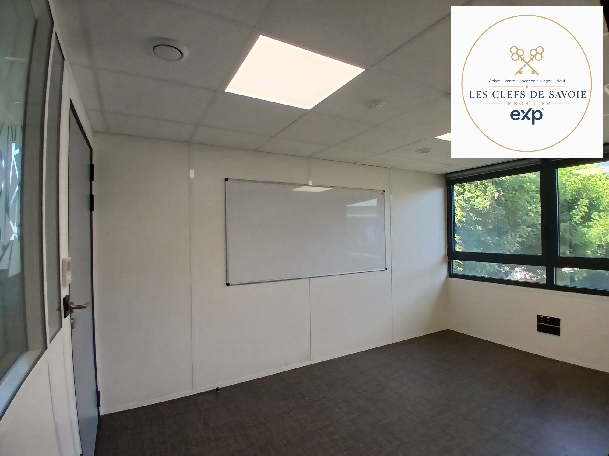 Commercial Real Estate for rent in Avenue de Savoie, Le Cheylas