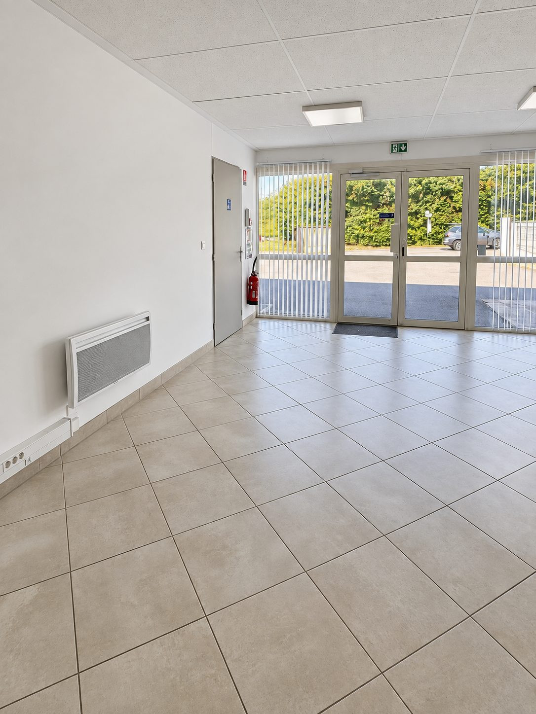 Local 100m² axe passant NEUF !