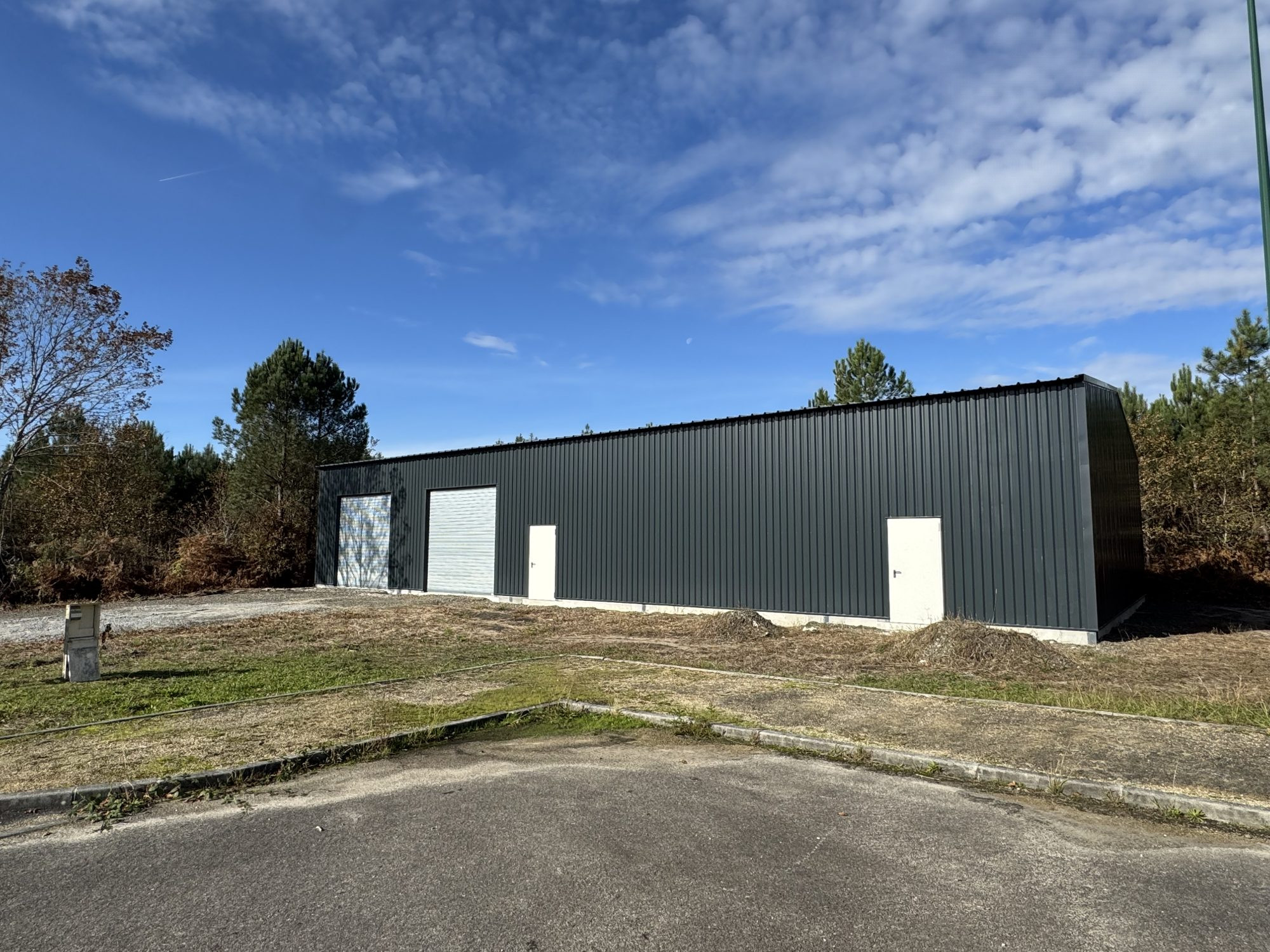 Proche DAX - Local 90m²