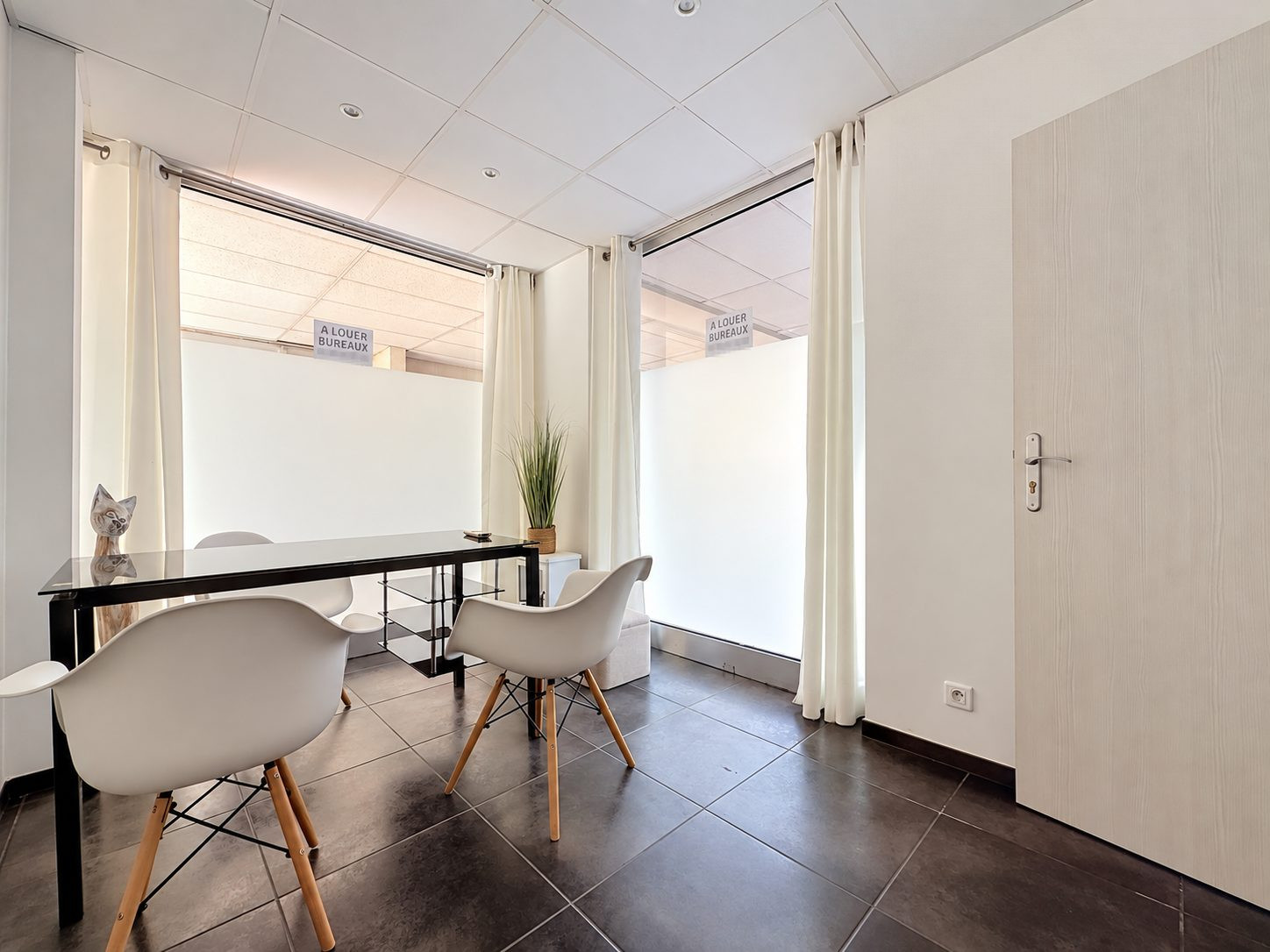 Immobilier pro à louer à Fréjus