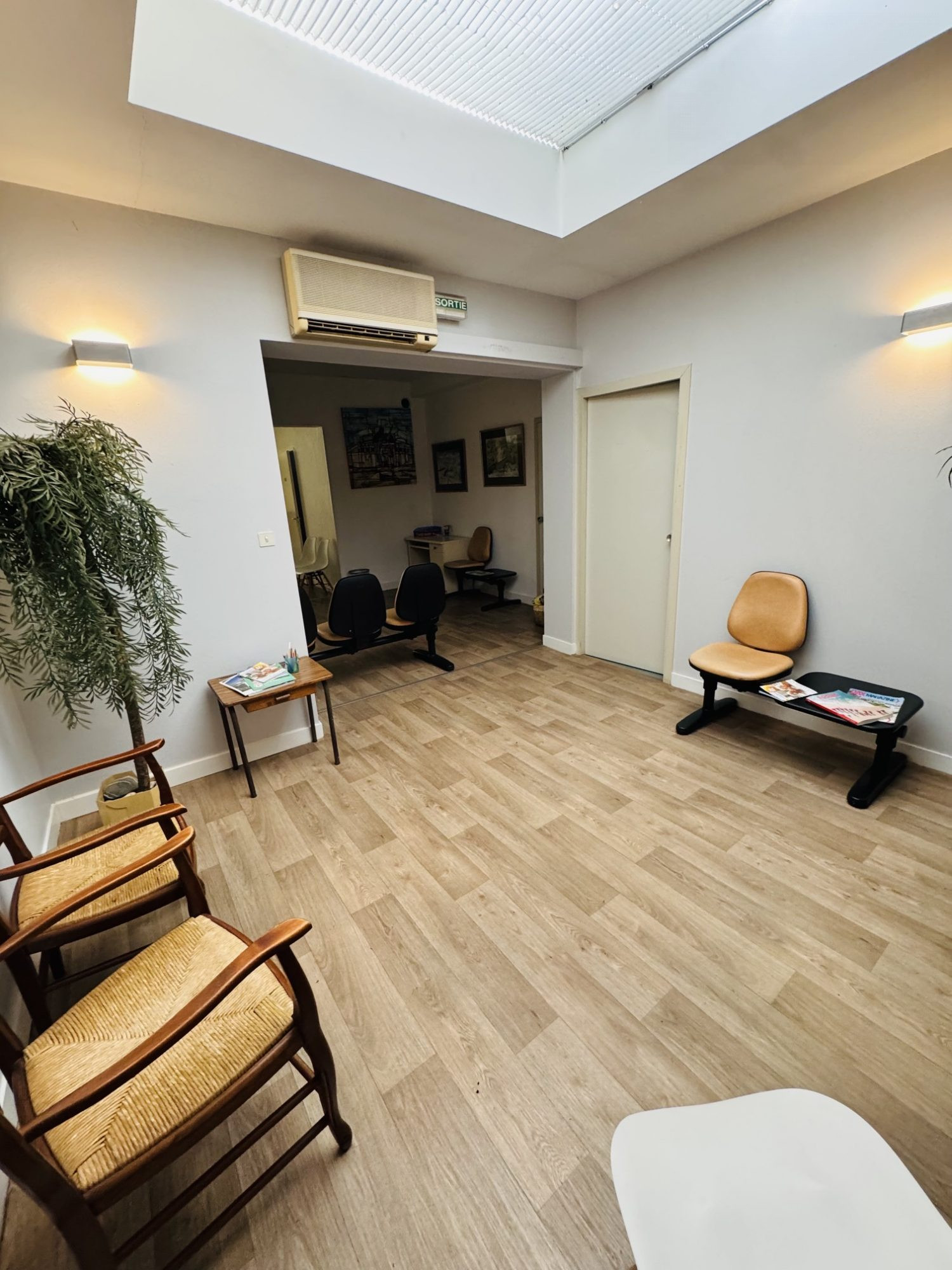 Commercial Real Estate for rent in Dax