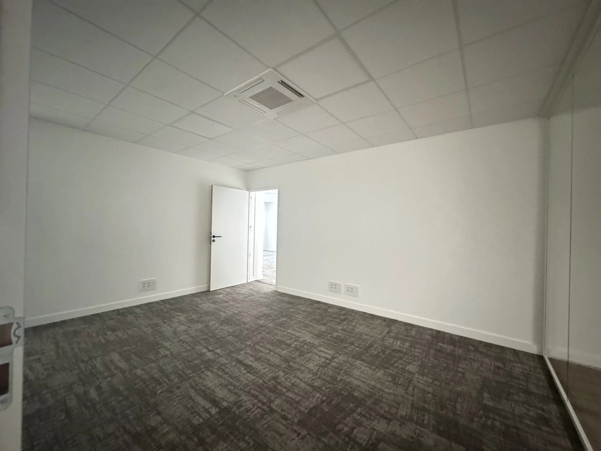 Office Rental Argonay – 215 m² bright space with 9 parking spaces, ready to use 3