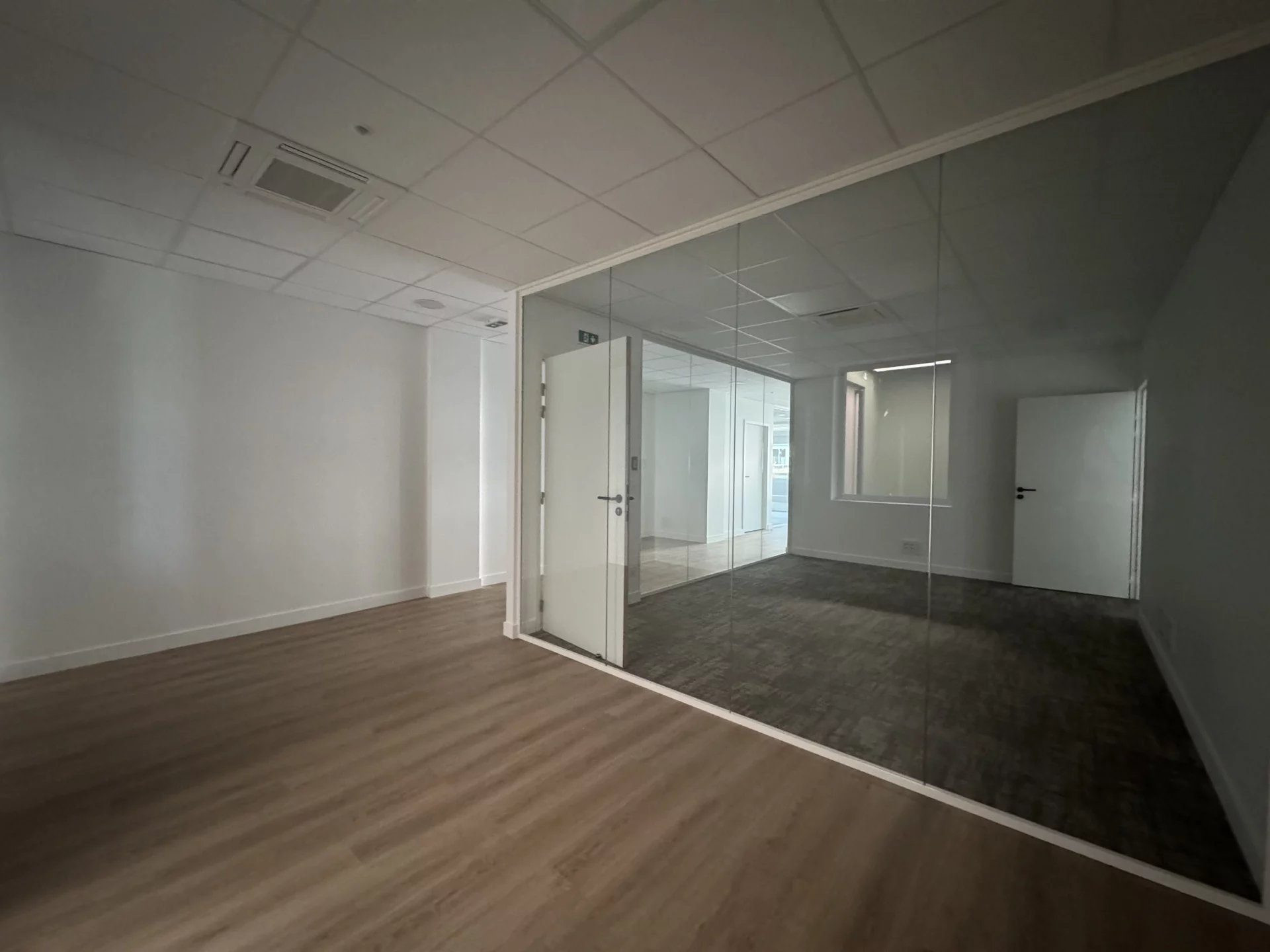 Office Rental Argonay – 215 m² bright space with 9 parking spaces, ready to use 4