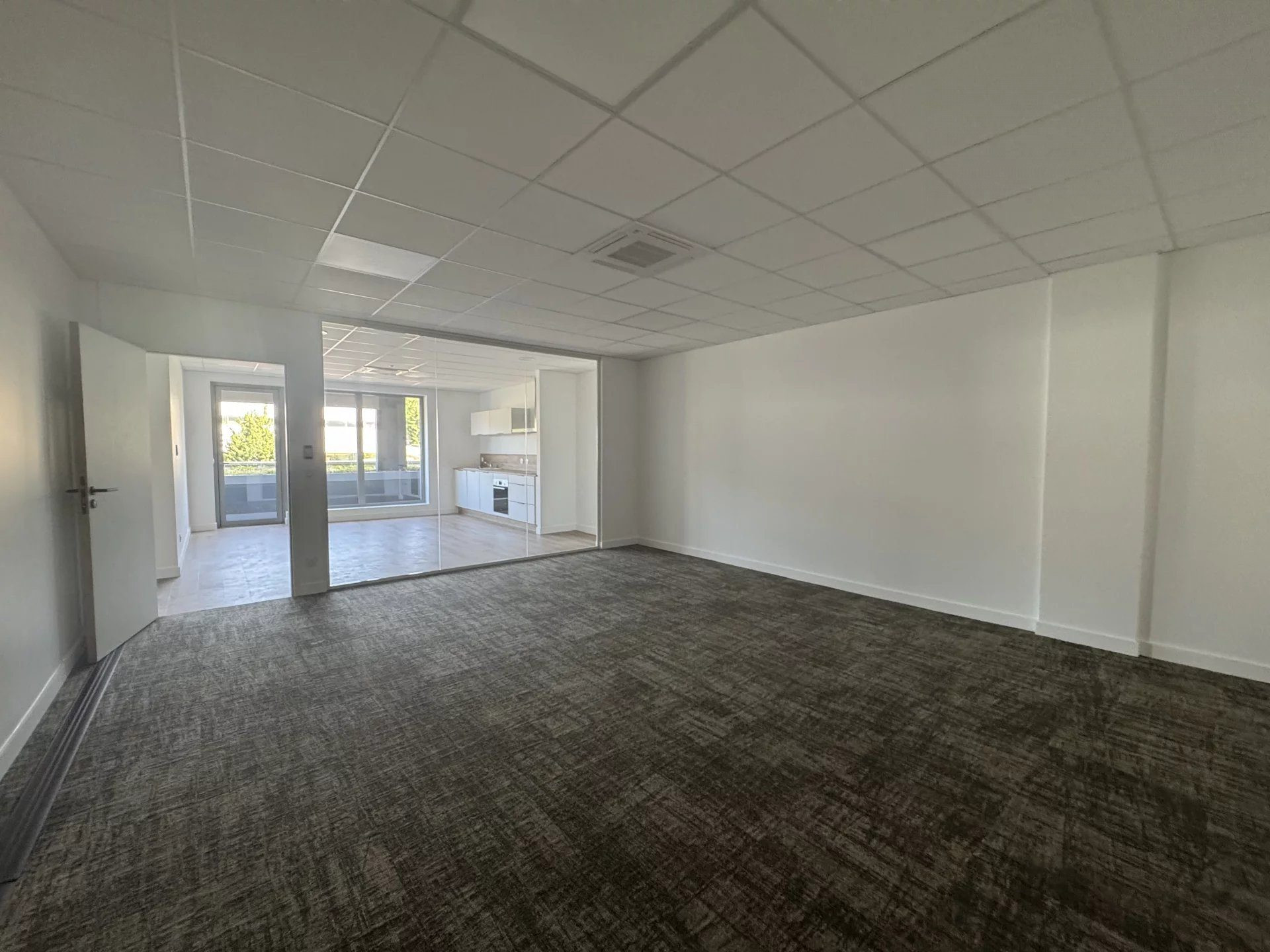 Office Rental Argonay – 215 m² bright space with 9 parking spaces, ready to use 2