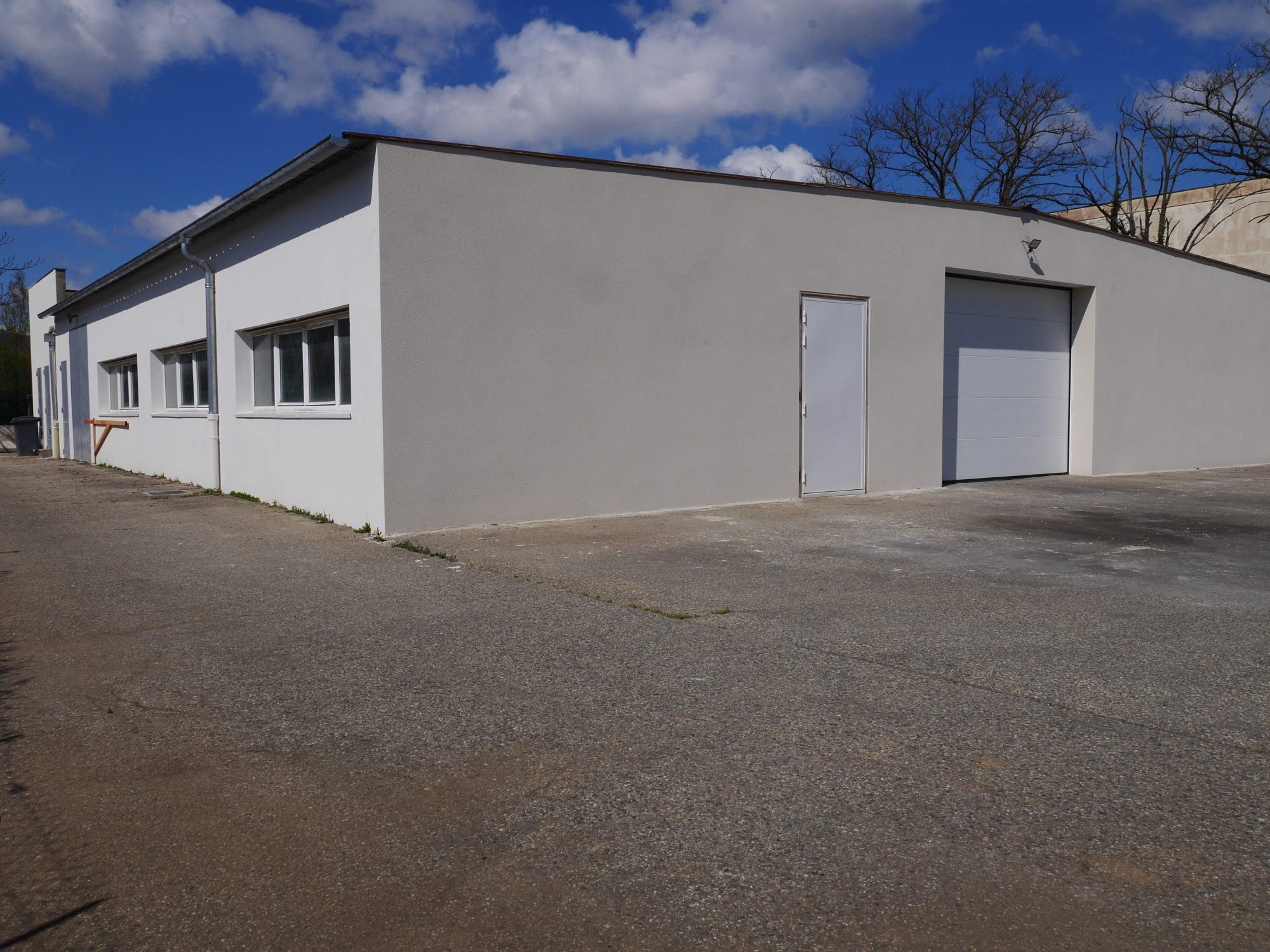 INDEPENDENT BUILDING + SECURED LAND. TURNKEY OPERATIONAL BASE 4
