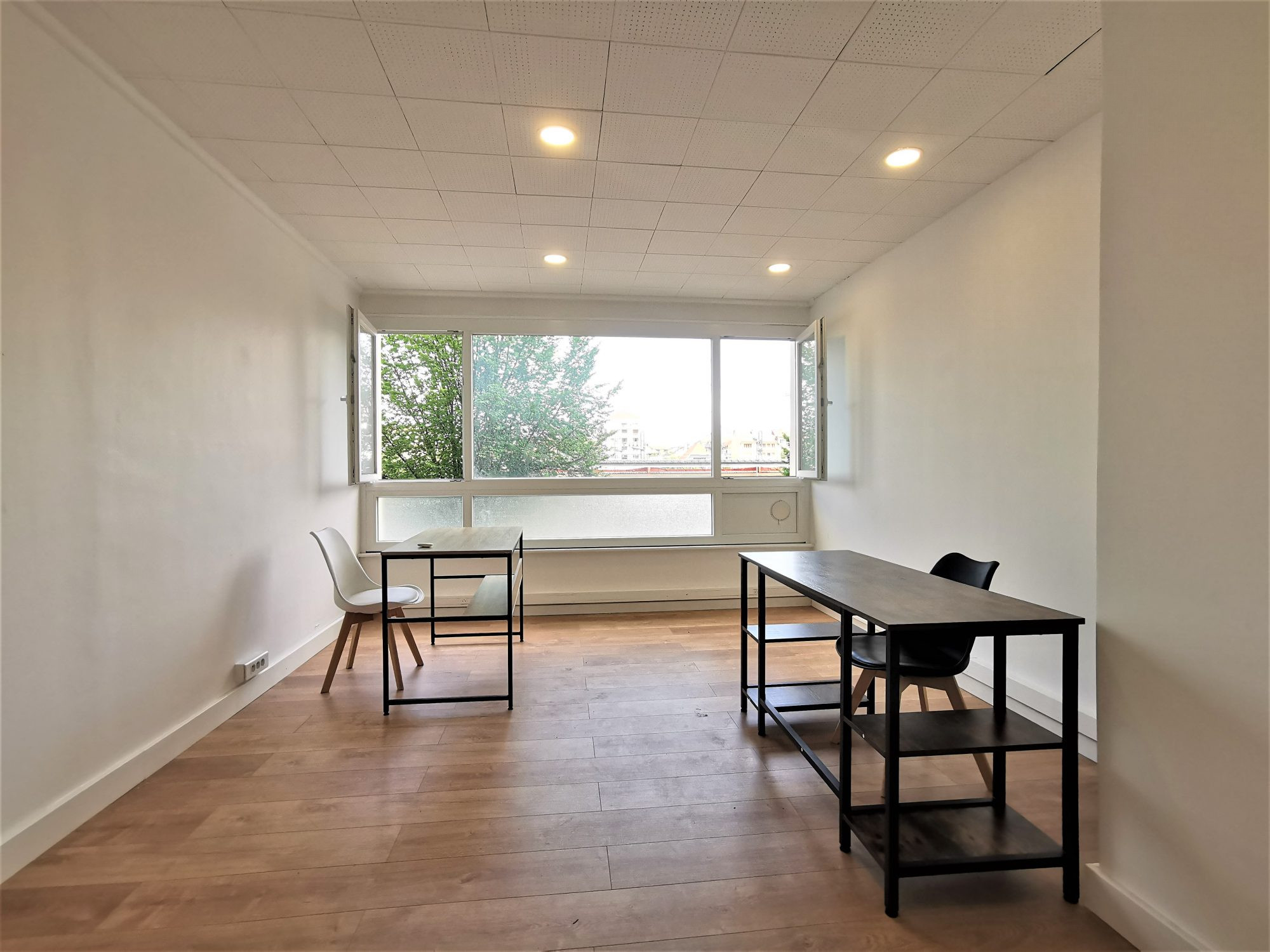 Bureau rénové 16 m² – Annecy Centre (74000)