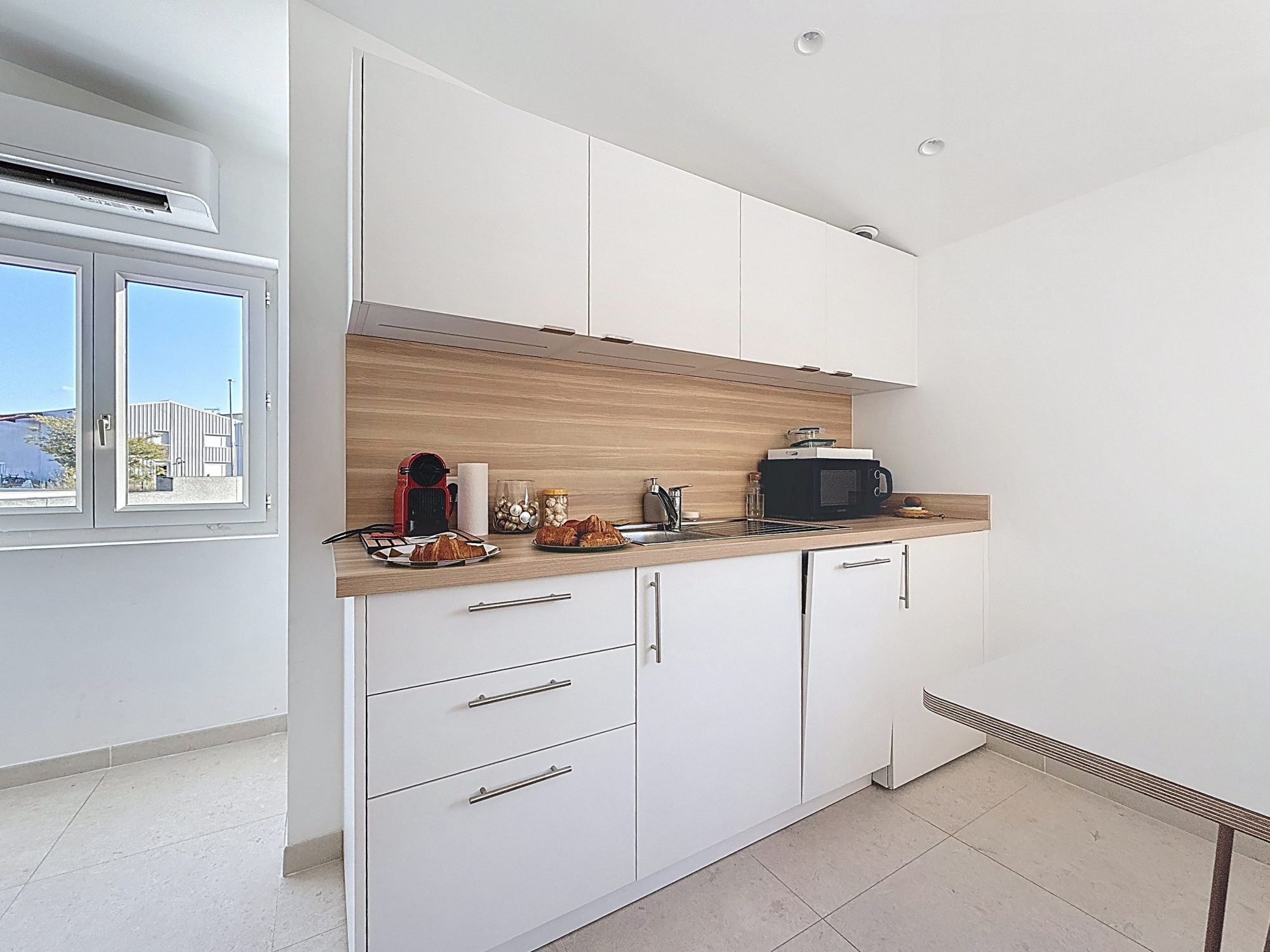 Magnificent Commercial Space 3