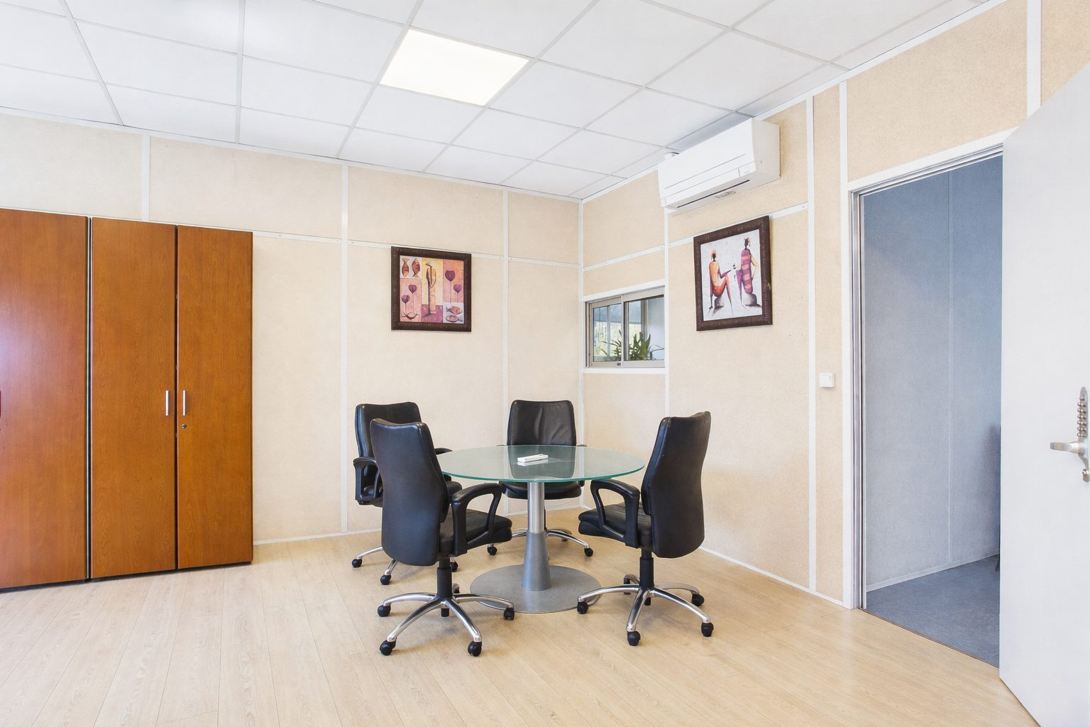 Immobilier pro à louer à Villenoy