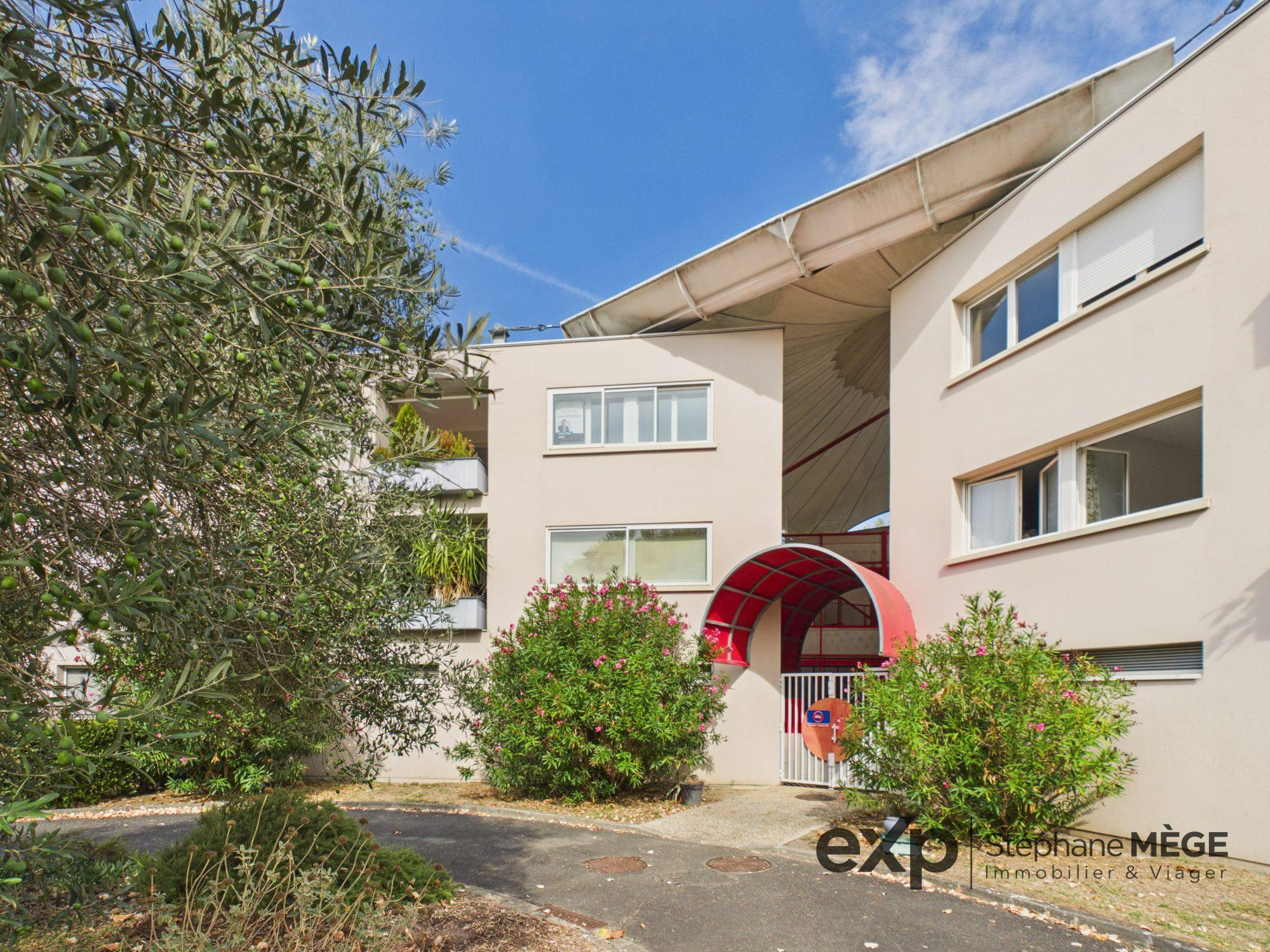 Apartment for sale in Cenon, 65 m²