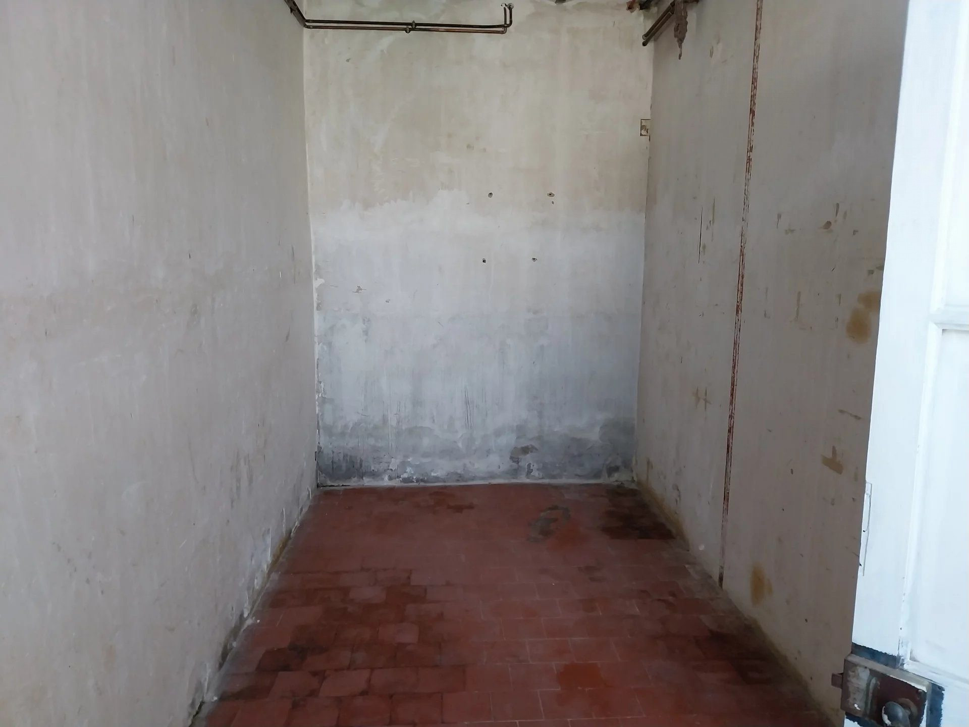 Sury-ès-Bois (18260) – Village house 100 m² with wooded garden and garage Price: 57,000 € HAI Free term sale: Cash payment 26,000 € + monthly payment of 322.91 €/month over 8 years 4