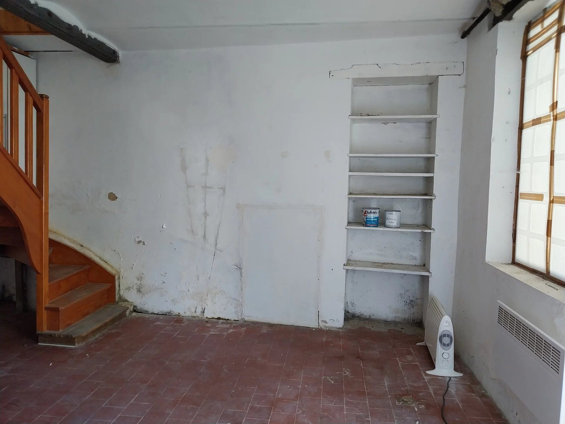 Sury-ès-Bois (18260) – Maison de village 100 m² avec jardin arboré et garage Prix : 57 000 € HAI Vente à terme libre: Paiement comptant 26 000 € + mensualité de 322,91 €/mois sur 8 ans