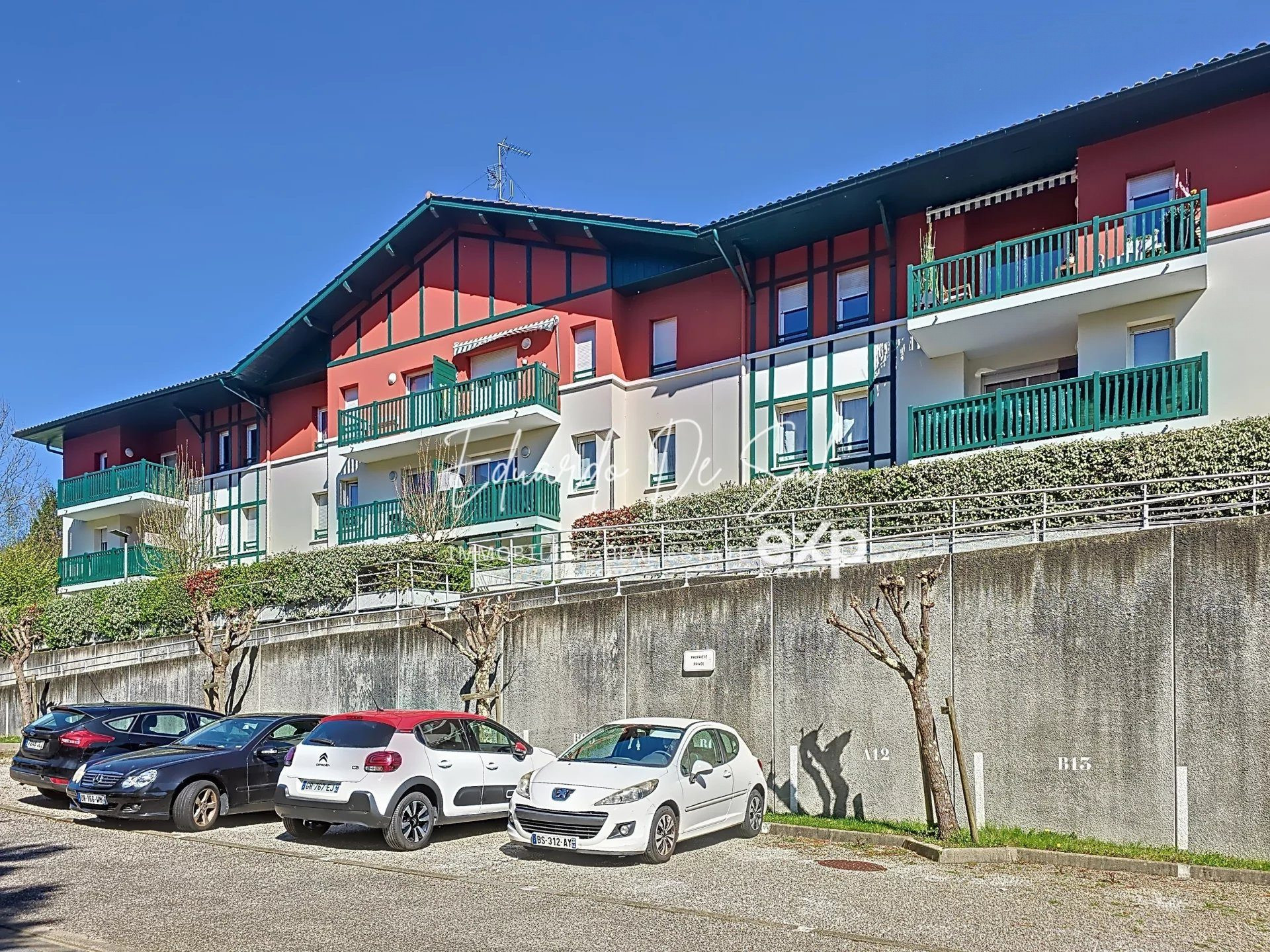 Appartement T2 de 40m² environ avec balcon exposé Ouest + 2 places parking privatives