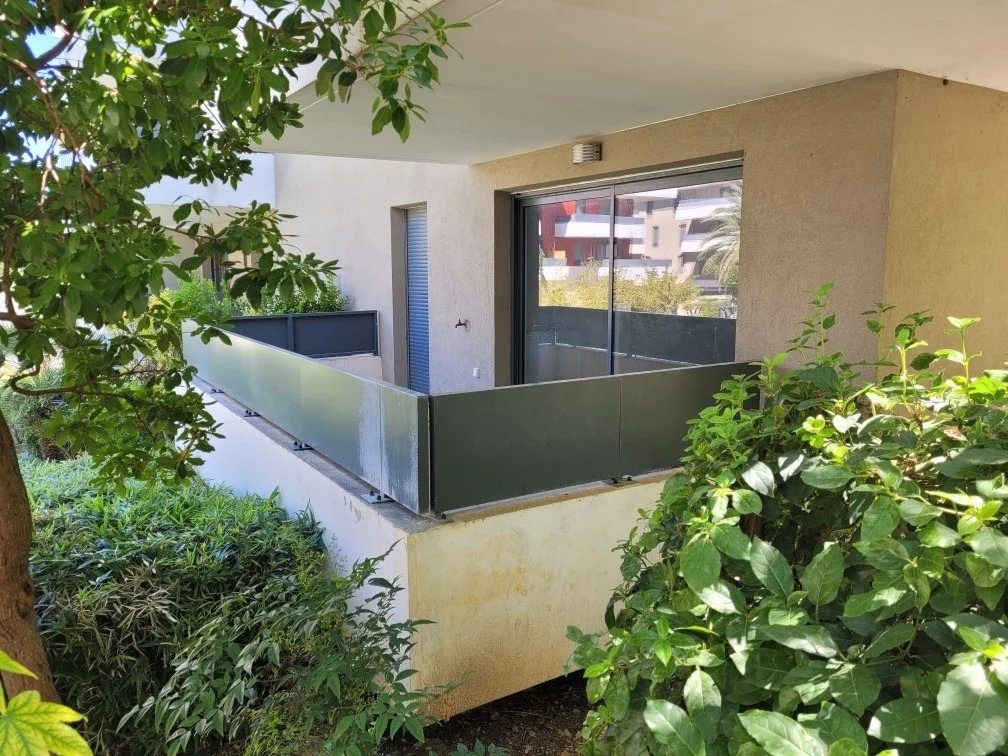 2-BEDROOM APARTMENT WITH TERRACE PARKING AND SWIMMING POOL 3