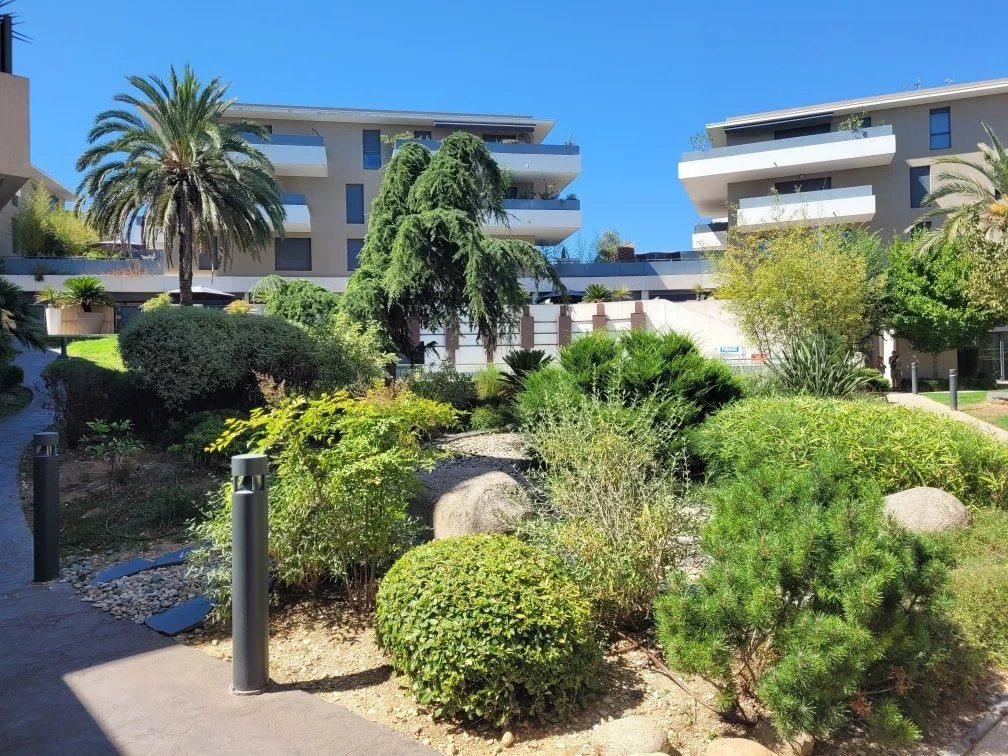 APPARTEMENT T2 TERRASSE PARKING PISCINE