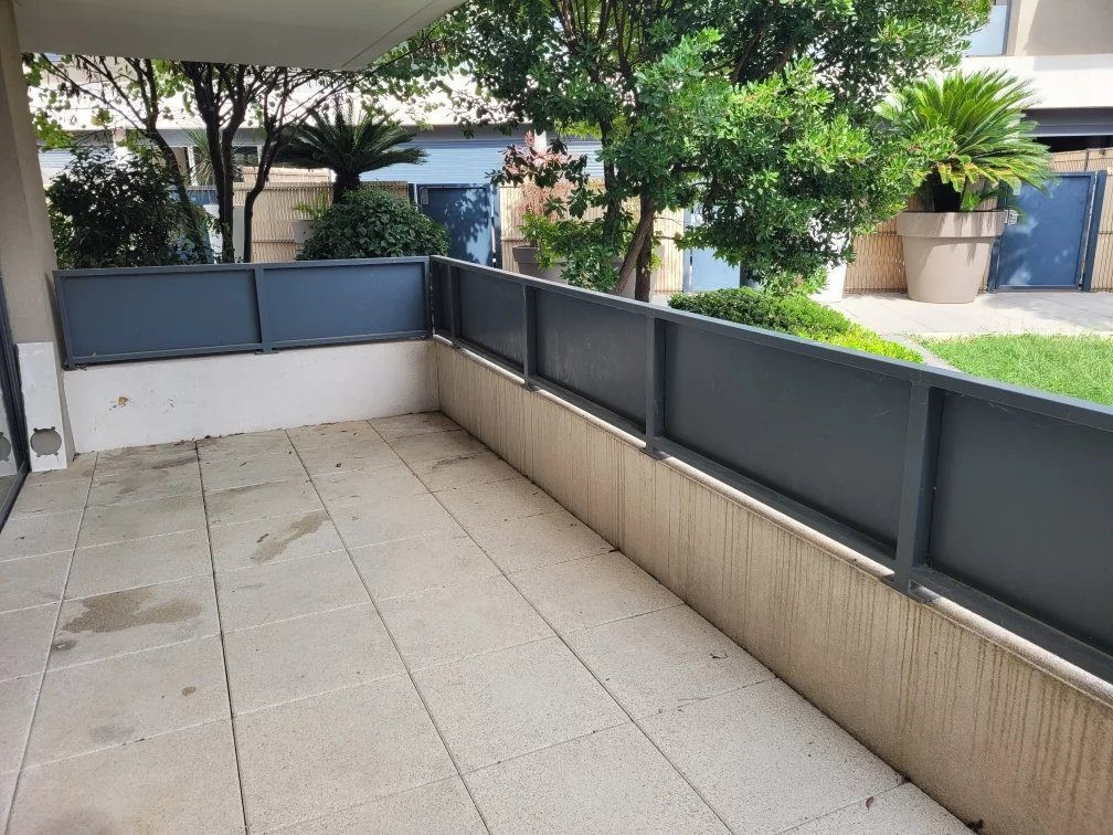 2-BEDROOM APARTMENT WITH TERRACE PARKING AND SWIMMING POOL 4