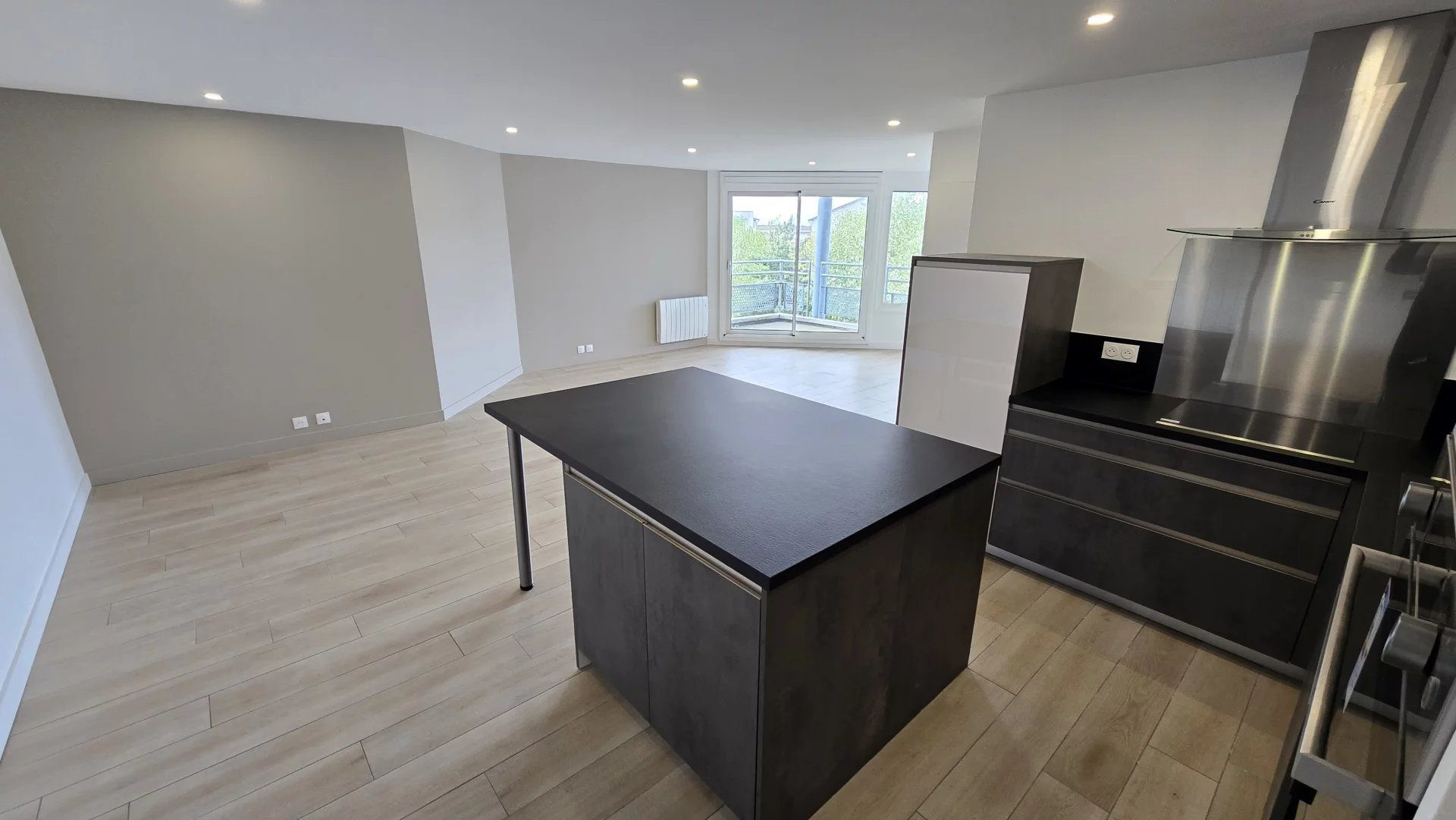 Superb Modern 3-Room Apartment with Open Views in a Quiet Setting! 4