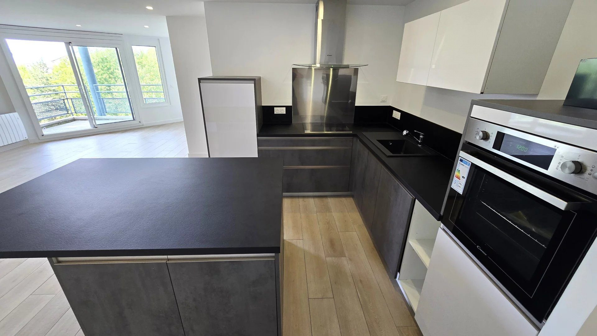 Superb Modern 3-Room Apartment with Open Views in a Quiet Setting! 5