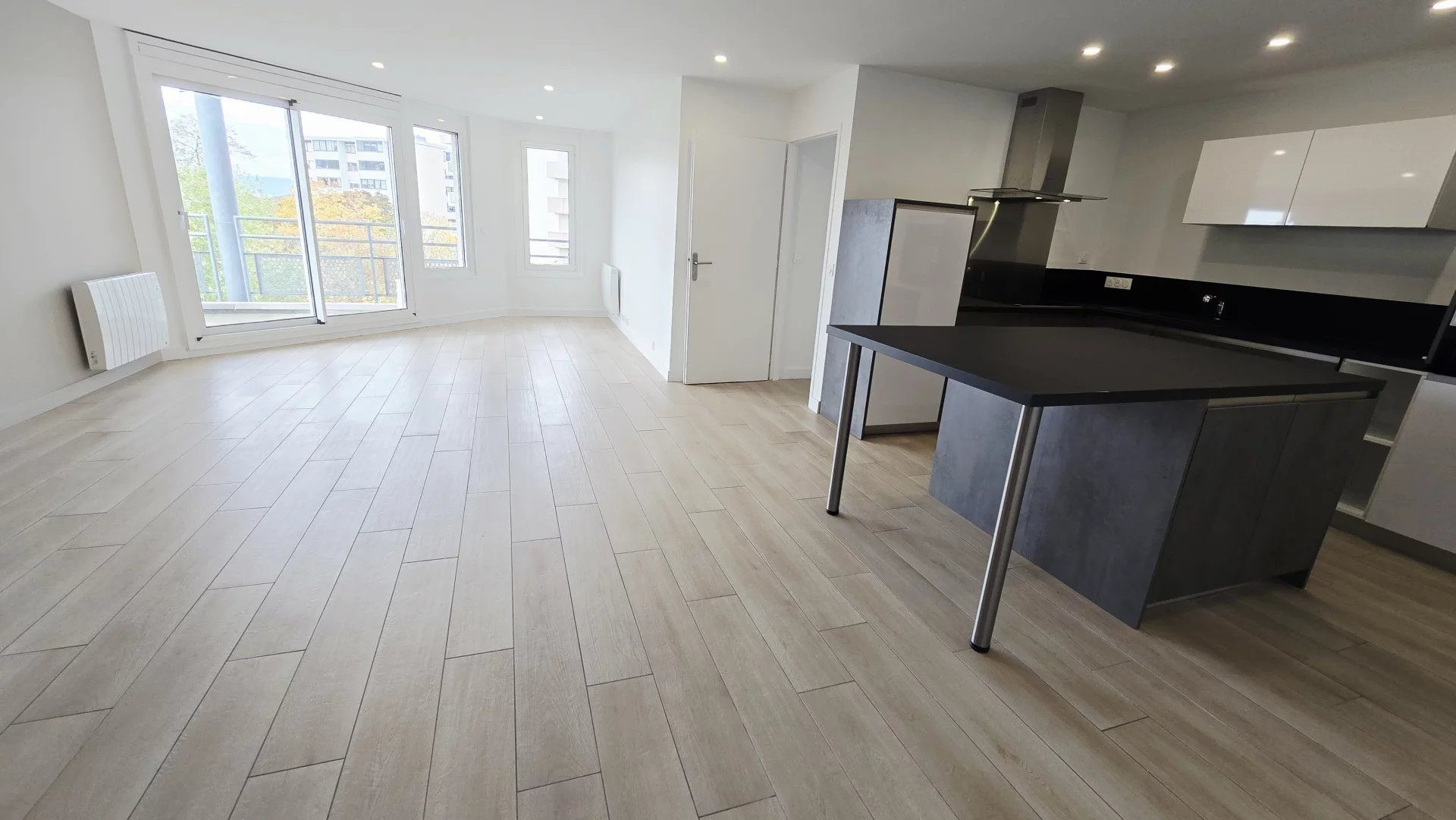 Superb Modern 3-Room Apartment with Open Views in a Quiet Setting! 2