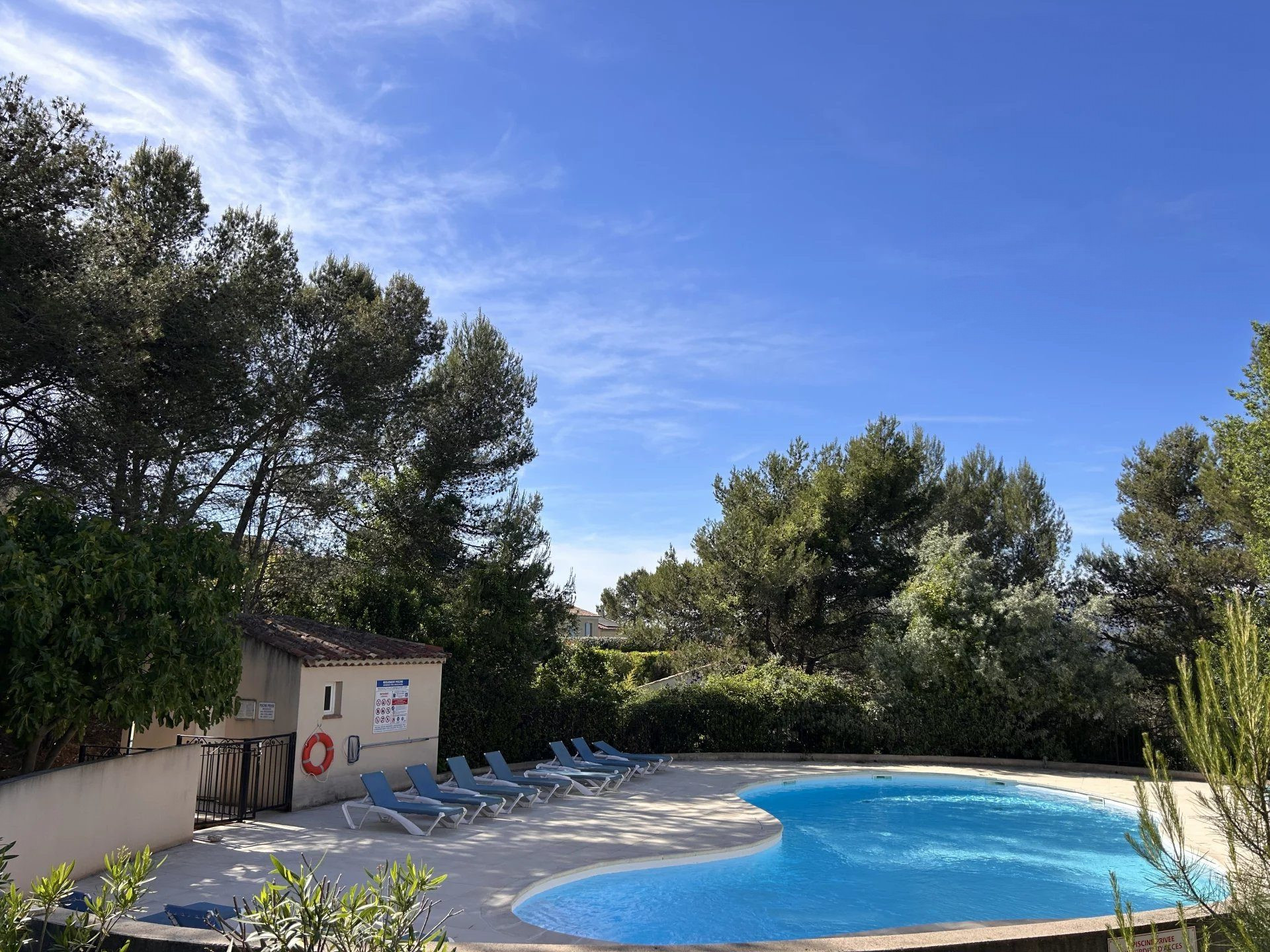 T4 House with new swimming pool for residence and parking in Mallemort 5