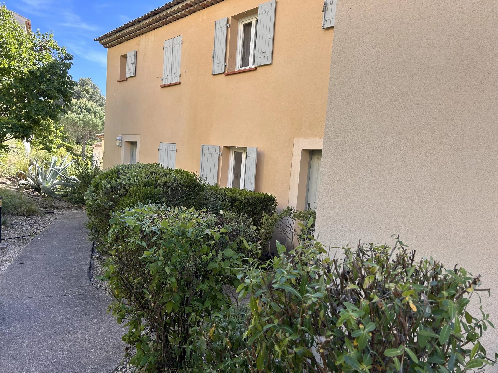 Maison T4 avec piscine neuve pour la résidence et parking à Mallemort