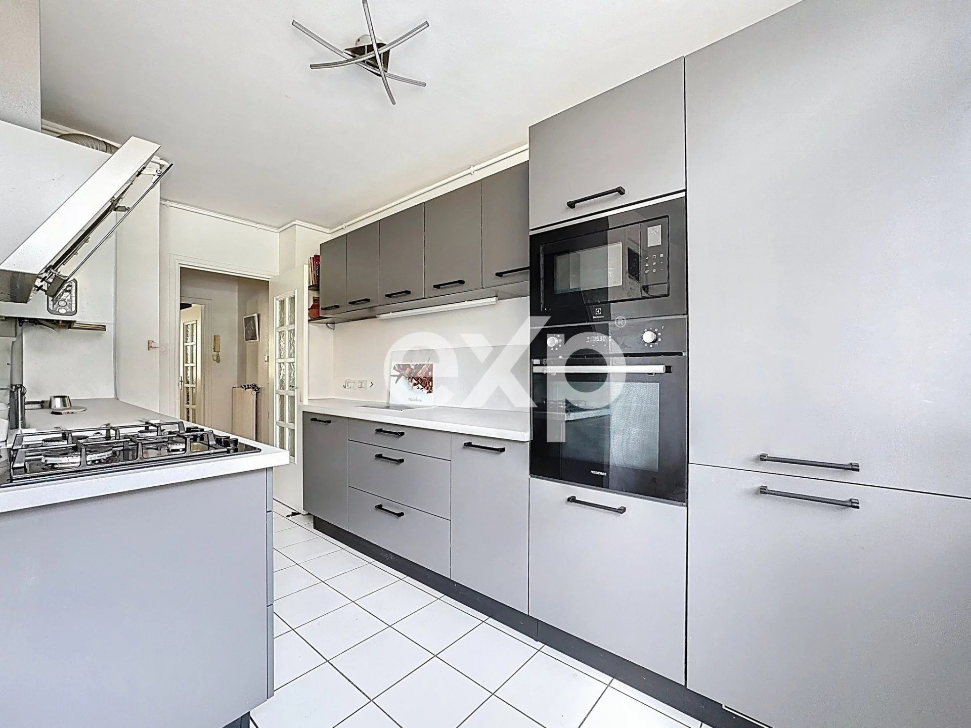 Meylan – Ayguinards District, Spacious 5-Room Crossing Apartment (101 m²) 4