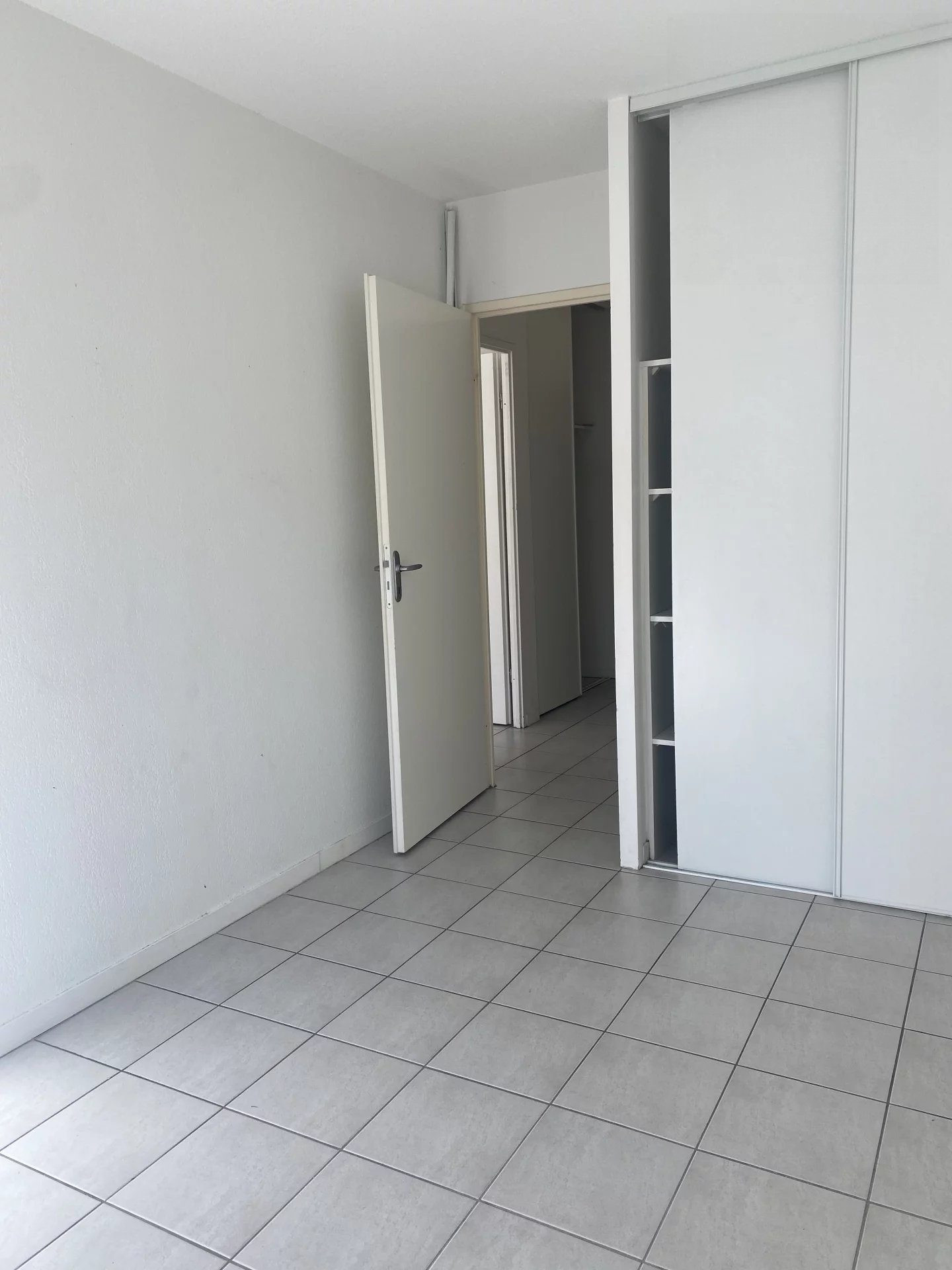 2-Bedroom Apartment with Balcony and Parking – Quiet – Close to Bordeaux 3