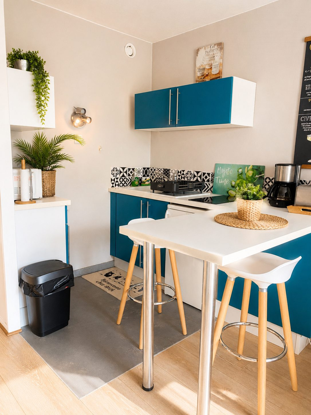Studio with private beach access, parking, balcony and storage room 2