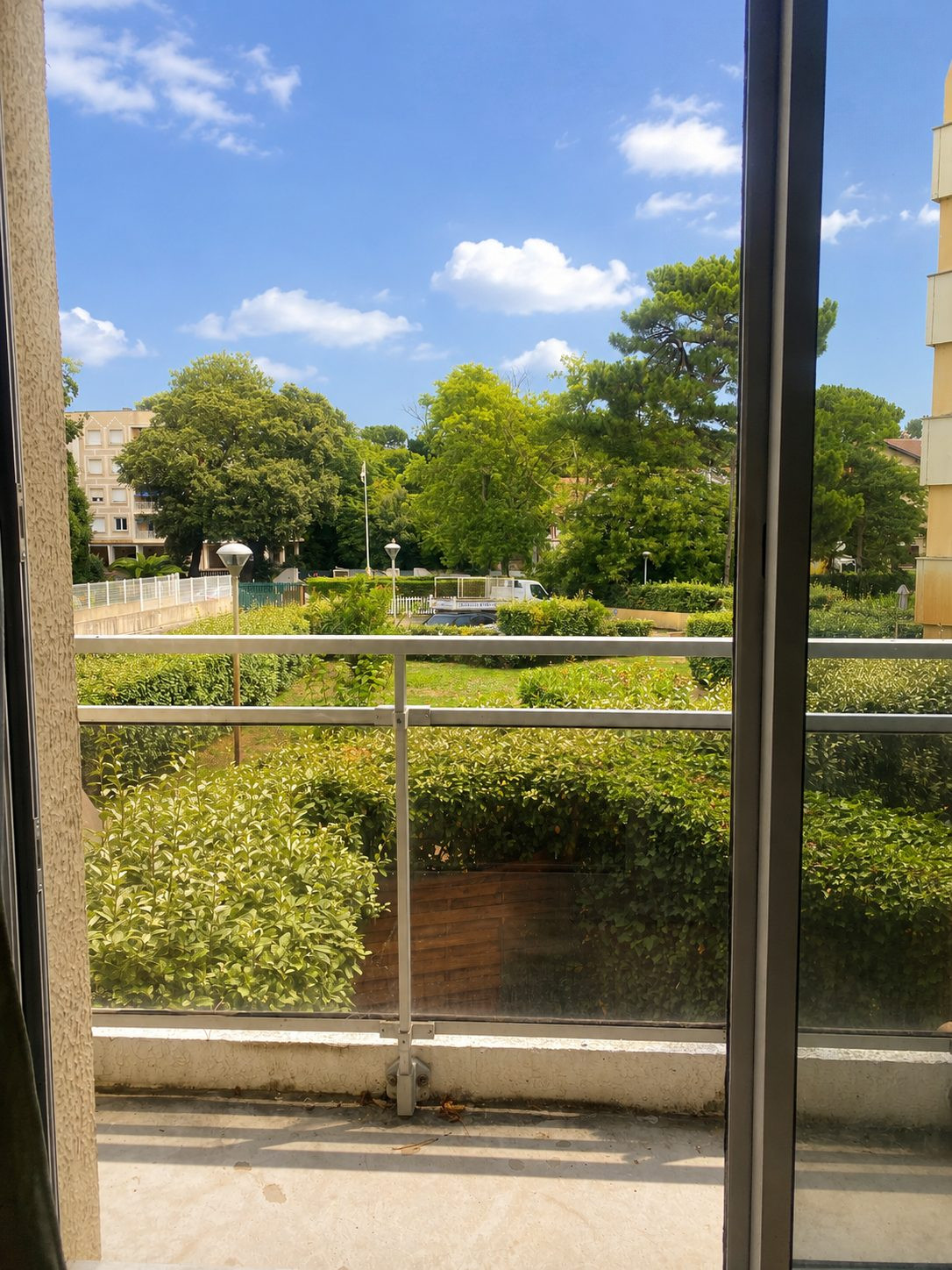 Studio with private beach access, parking, balcony and storage room 4