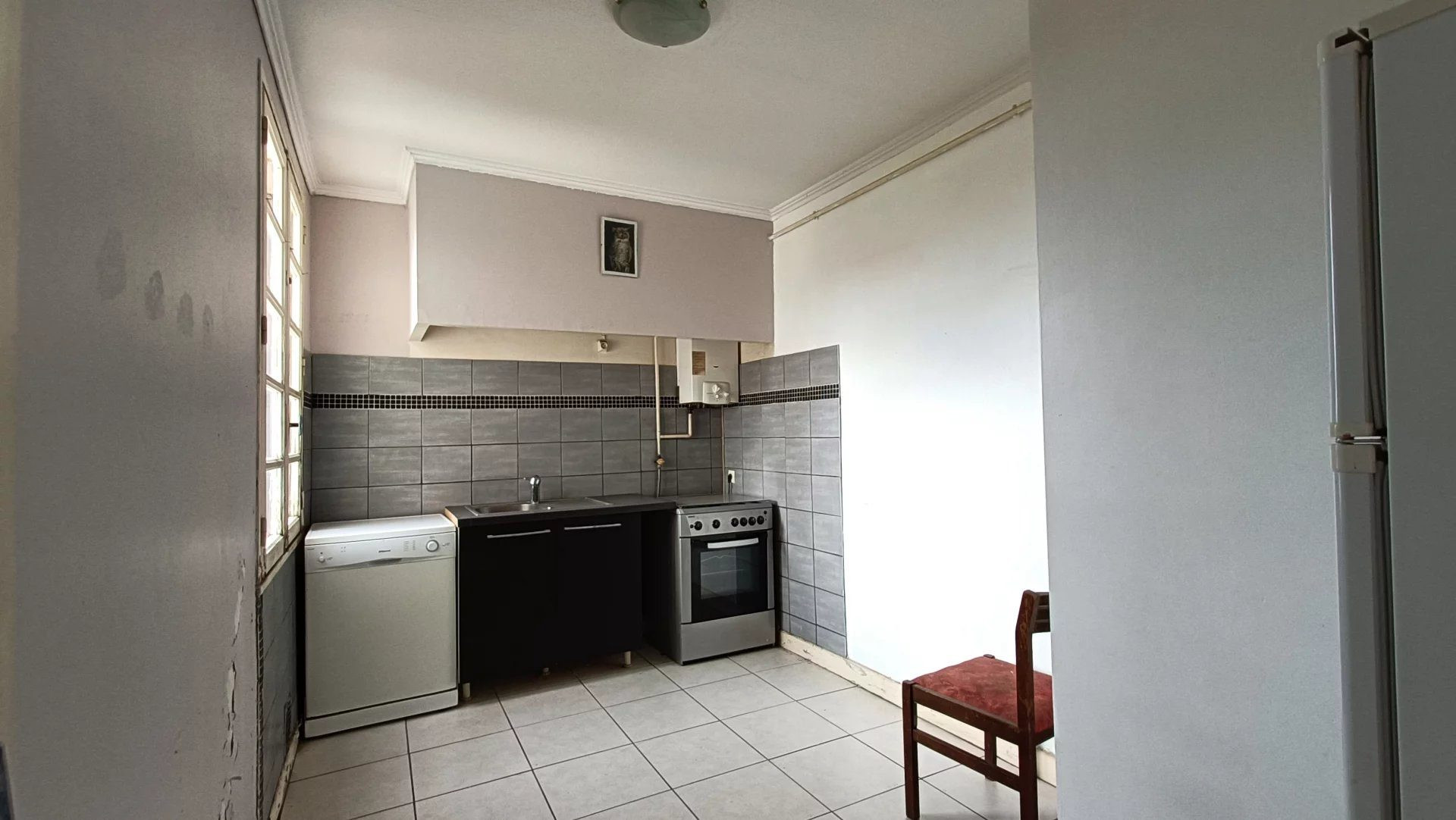 BRIGHT 2-ROOM APARTMENT TO RENOVATE – CENTRAL AND PEACEFUL AREA - BÉZIERS - NEAR ARENAS AND MEDIA LIBRARY 5