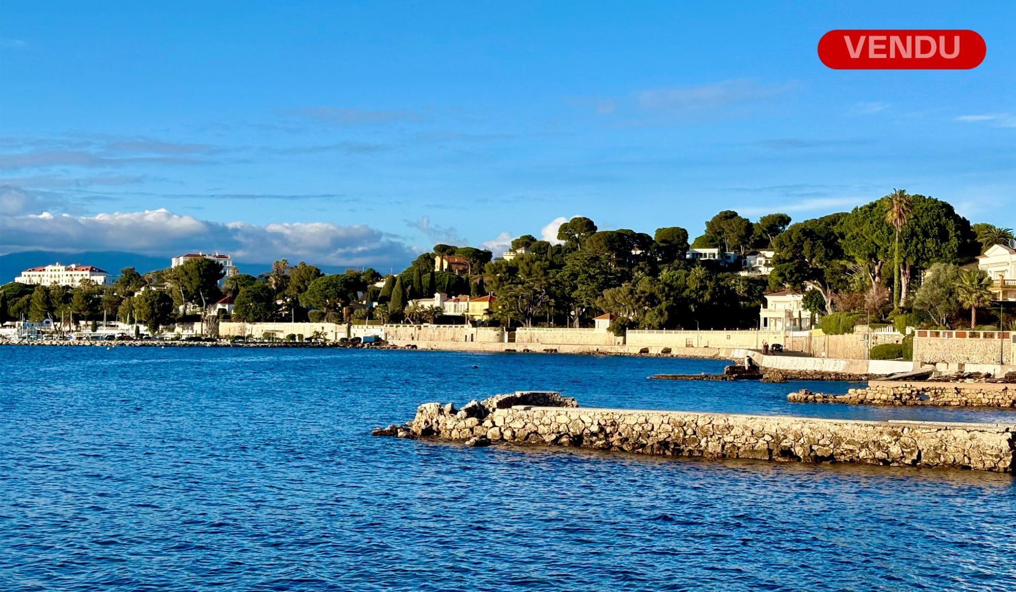 Juan‑les‑Pins — Rare 2 pièces idéalement situé entre la Pinède et le Ponteil, à deux pas des plages.