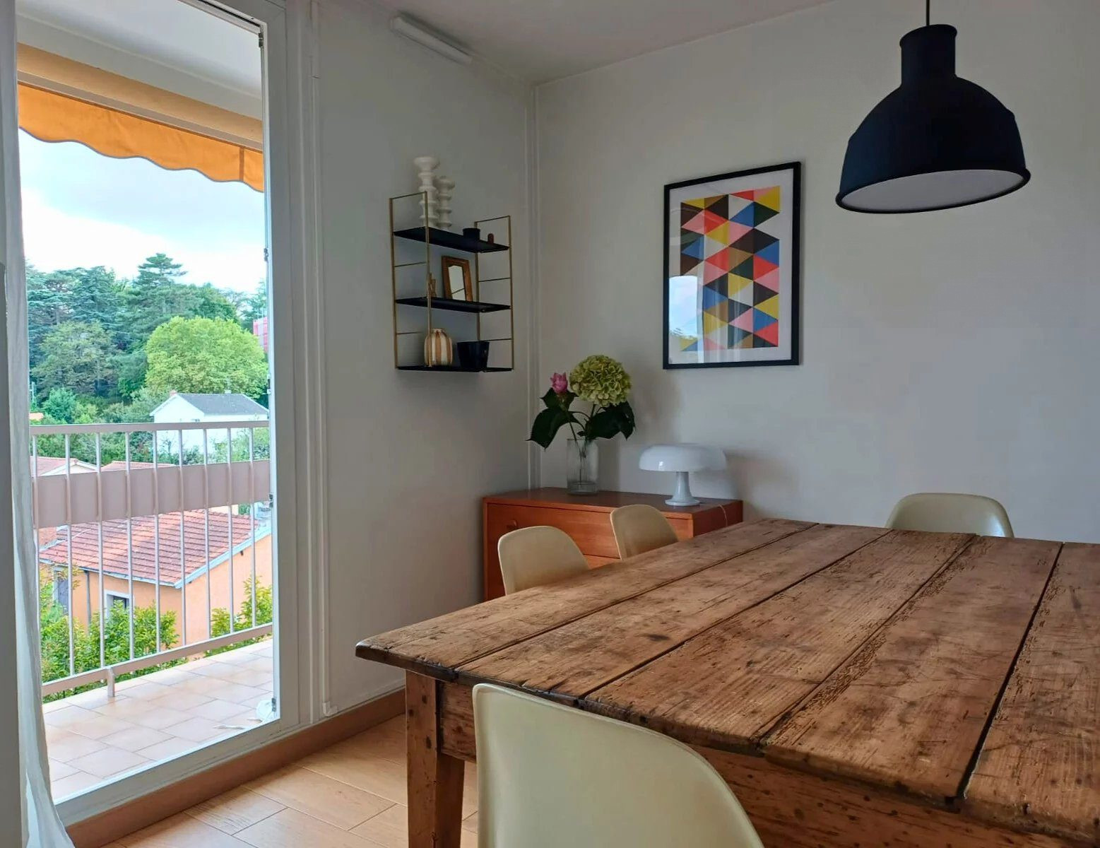 Bright and Carefully Renovated Apartment – 83 m² of Well-being at Les Célestins 3