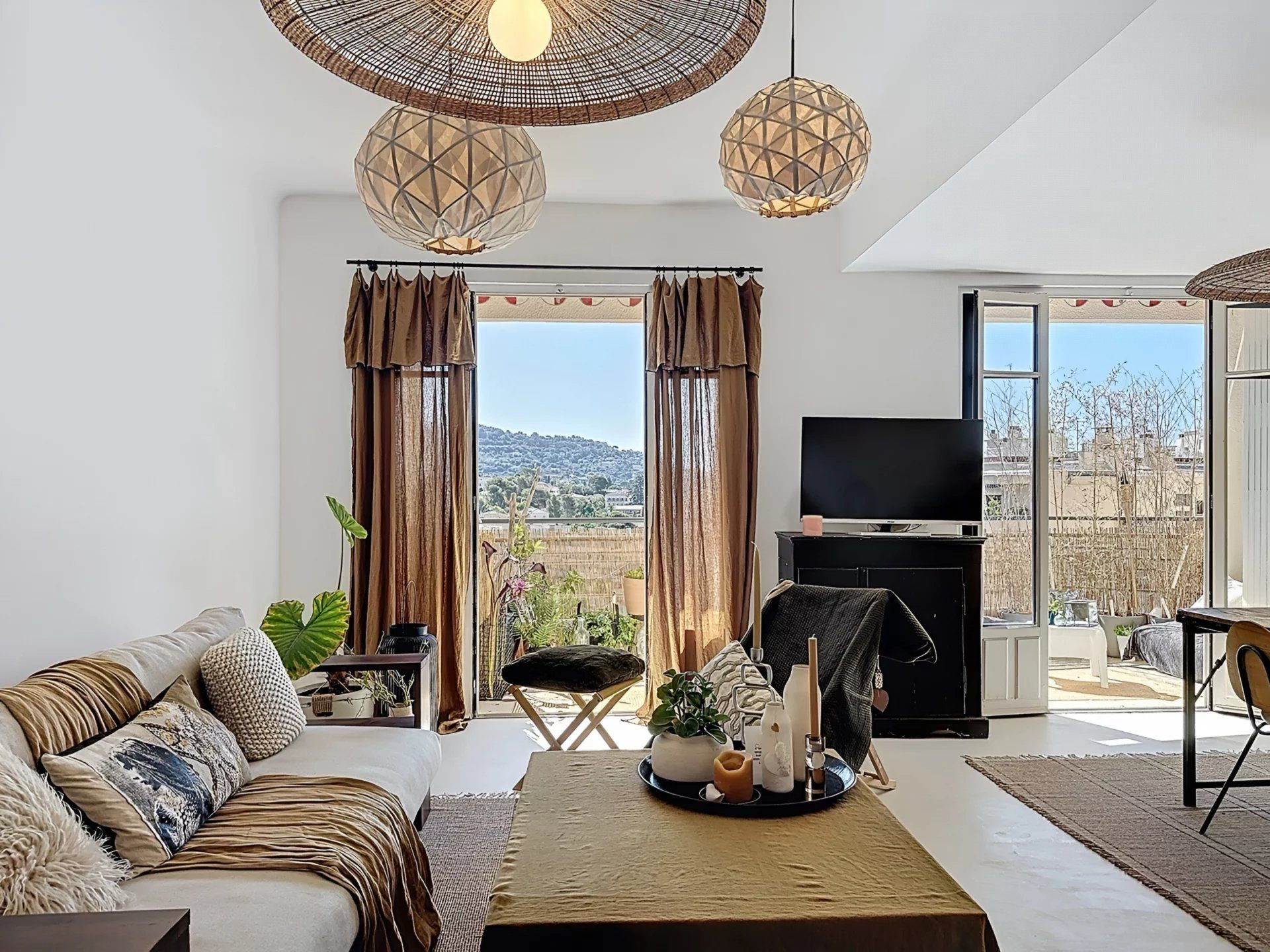 Two-bedroom apartment with terrace and open views 4