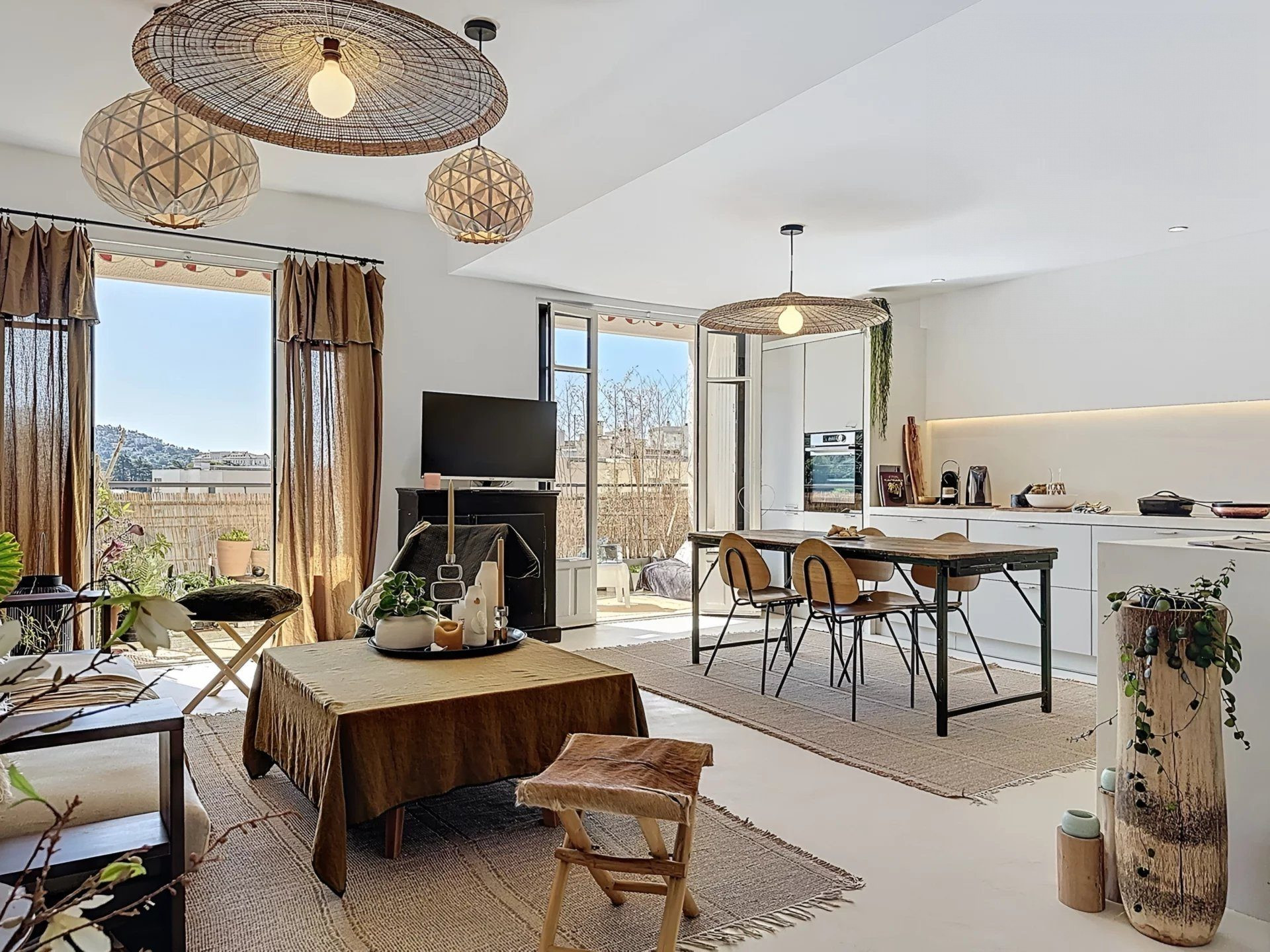 Appartement deux pièces avec terrasse et vue dégagée