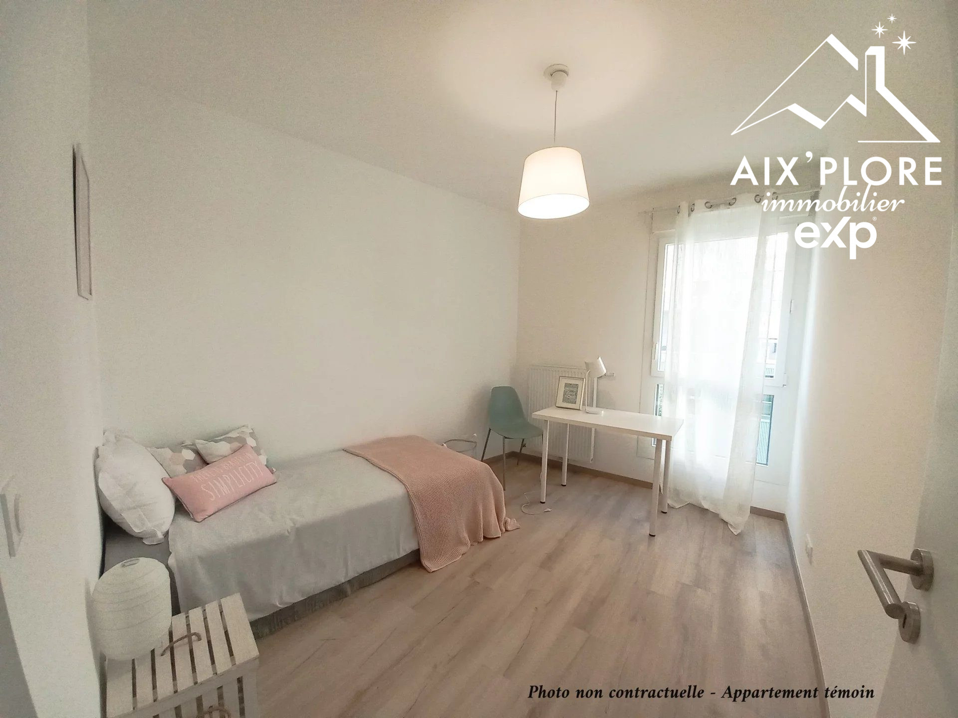 T4 de 83.7 M² avec terrasse et parking