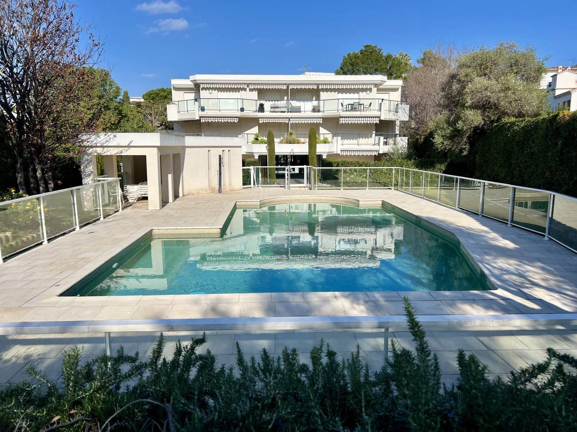 3 pièces à l'orée du Cap d'Antibes