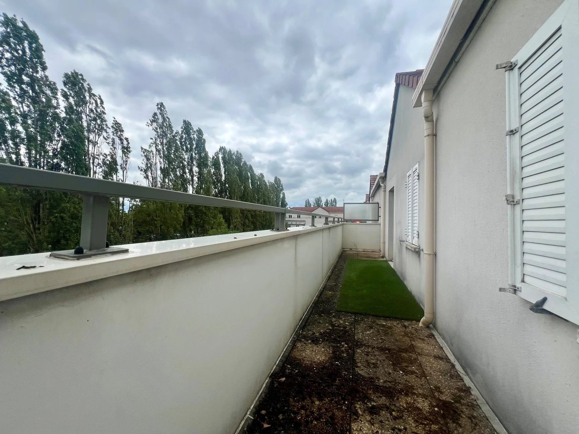 F2 DERNIER ETAGE