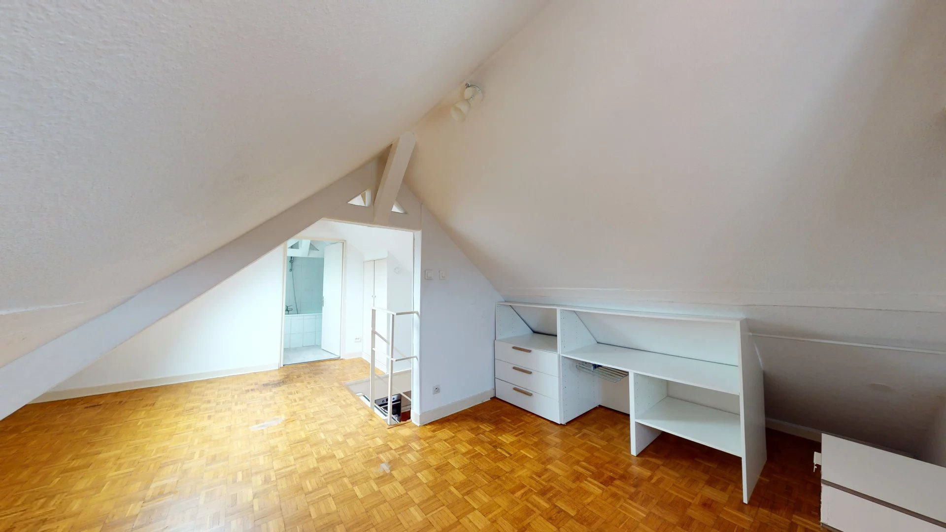 Charming 2-room duplex apartment with tenant 5
