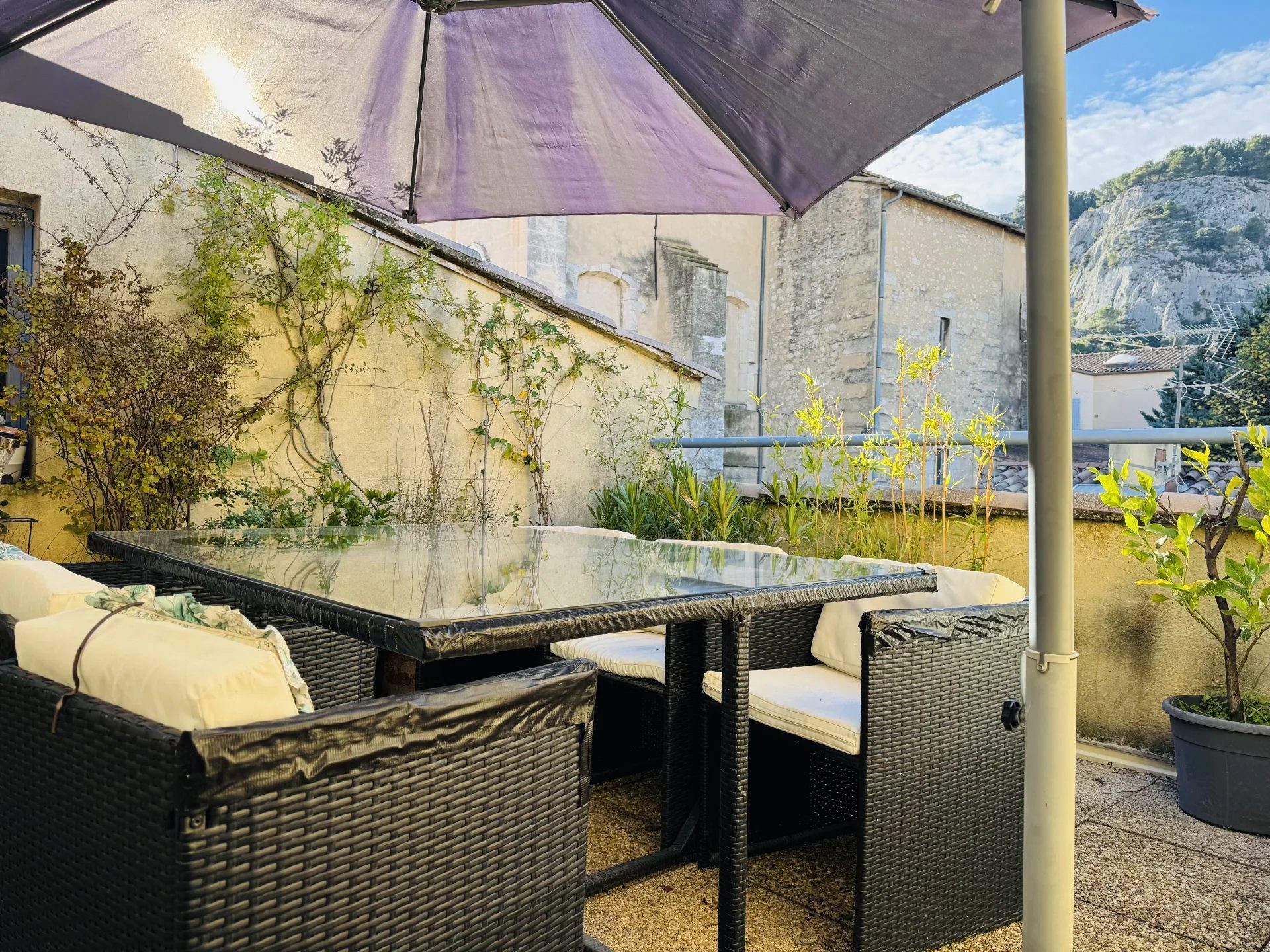 Exceptional Address on the Rooftops of Cavaillon 3