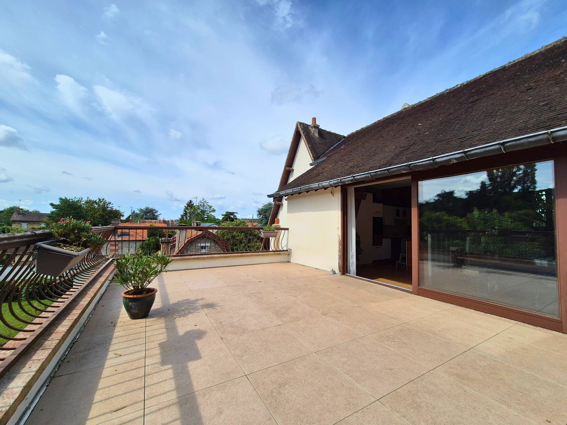APPARTEMENT - 120M² -  F4 - BALCON/ PARKING