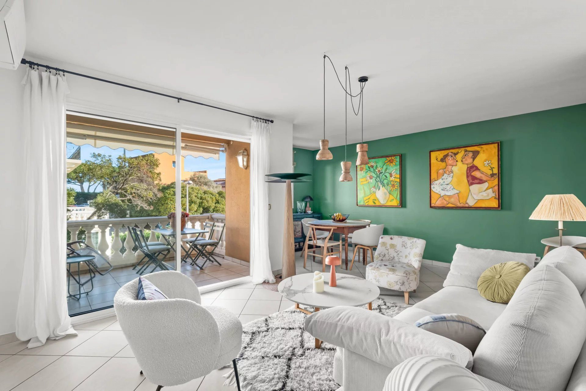 APPARTEMENT TOUT CONFORT AVEC TERRASSE AU COEUR DE STE MAXIME