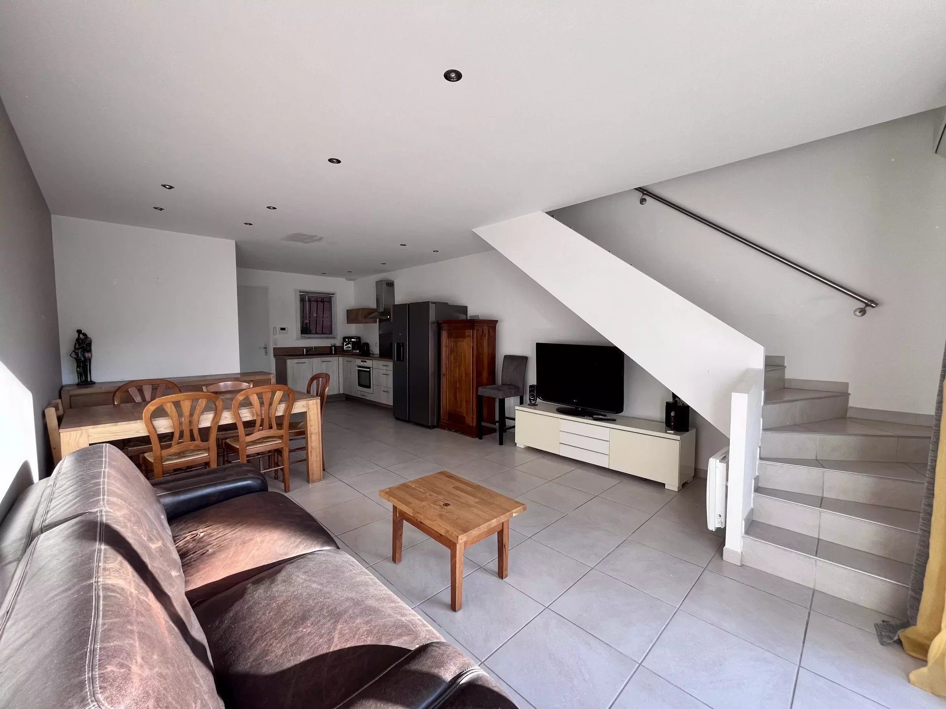 MARGUERITTES - HOUSE - DUPLEX - 2 BEDROOMS - GARAGE - PARKING - NO WORK REQUIRED - QUIET 3
