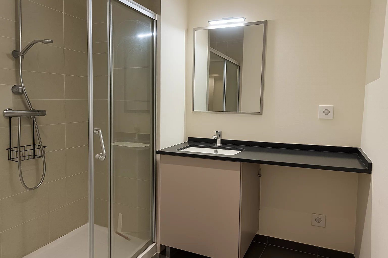 Appartement avec grande mezzanine au cœur du Vieil Antibes