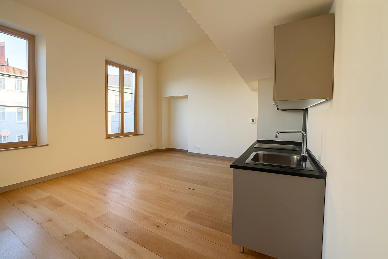 Appartement avec grande mezzanine au cœur du Vieil Antibes