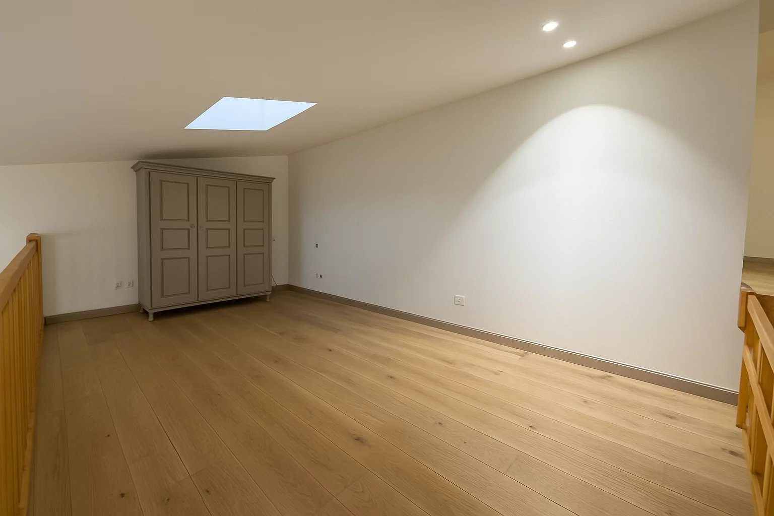 Appartement avec grande mezzanine au cœur du Vieil Antibes