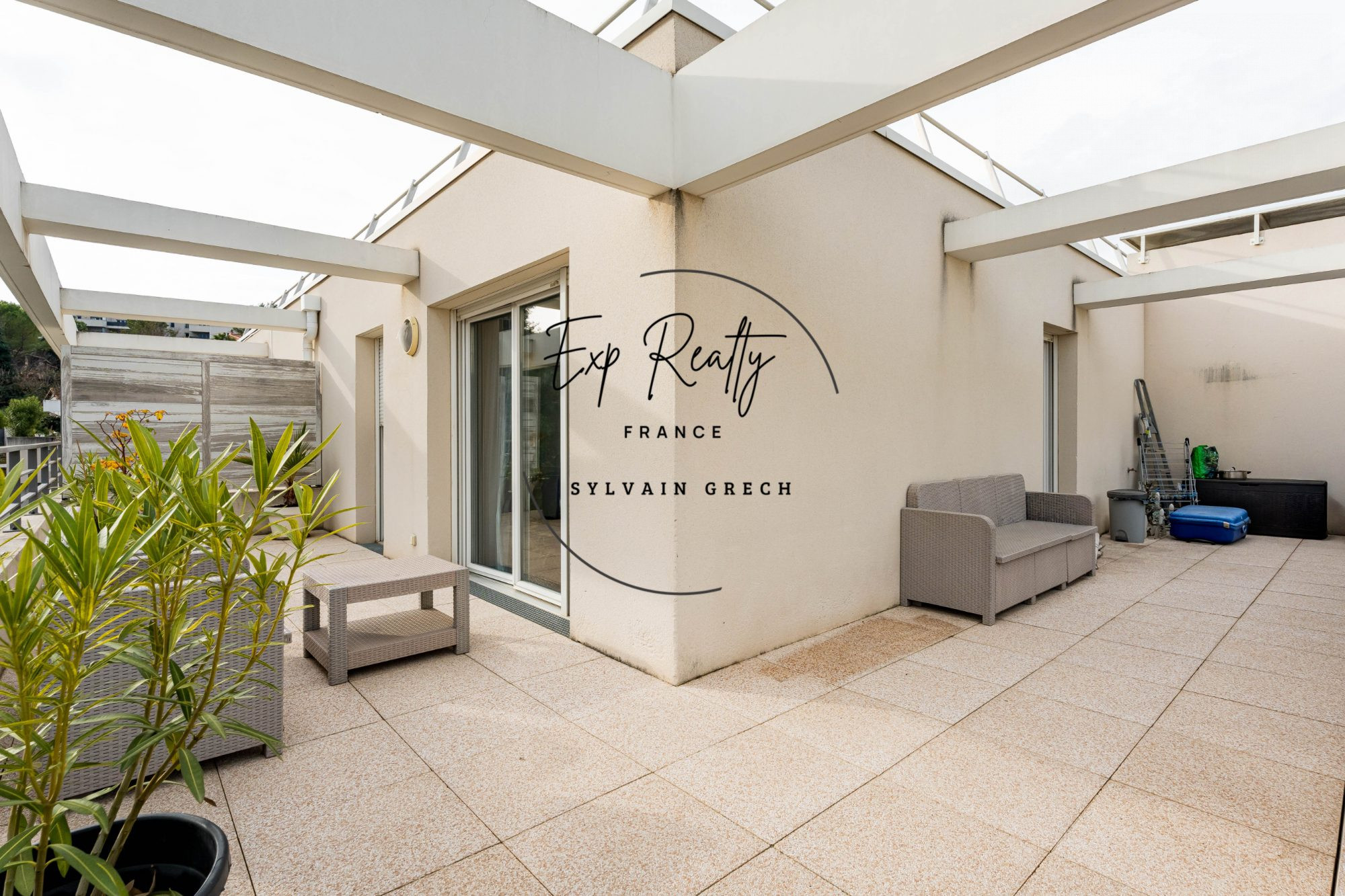 Tres beau T2 dernier étage + 3 places de parking