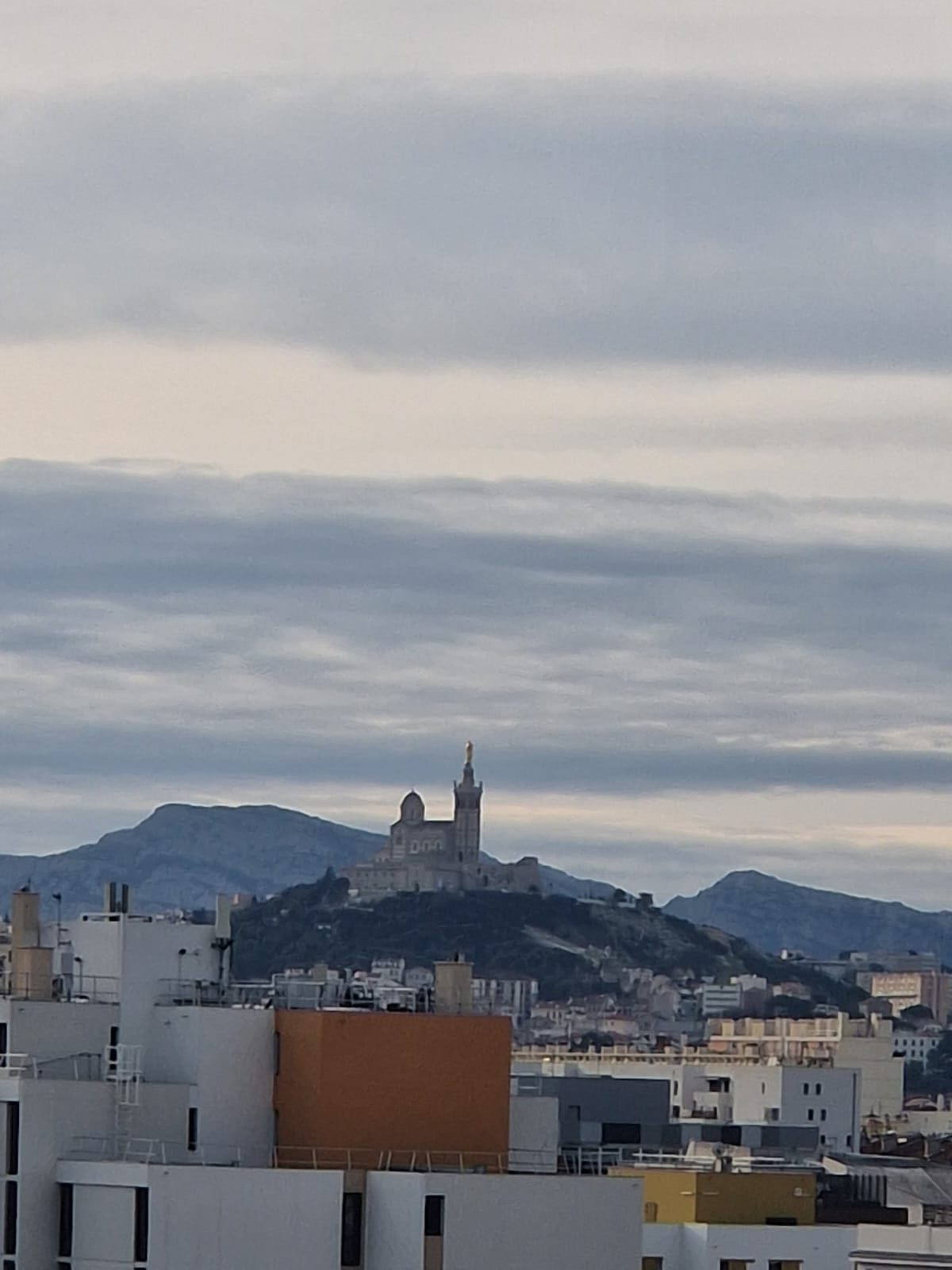 À VENDRE – Bel appartement T4 avec terrasse et parking – Marseille 3ᵉ