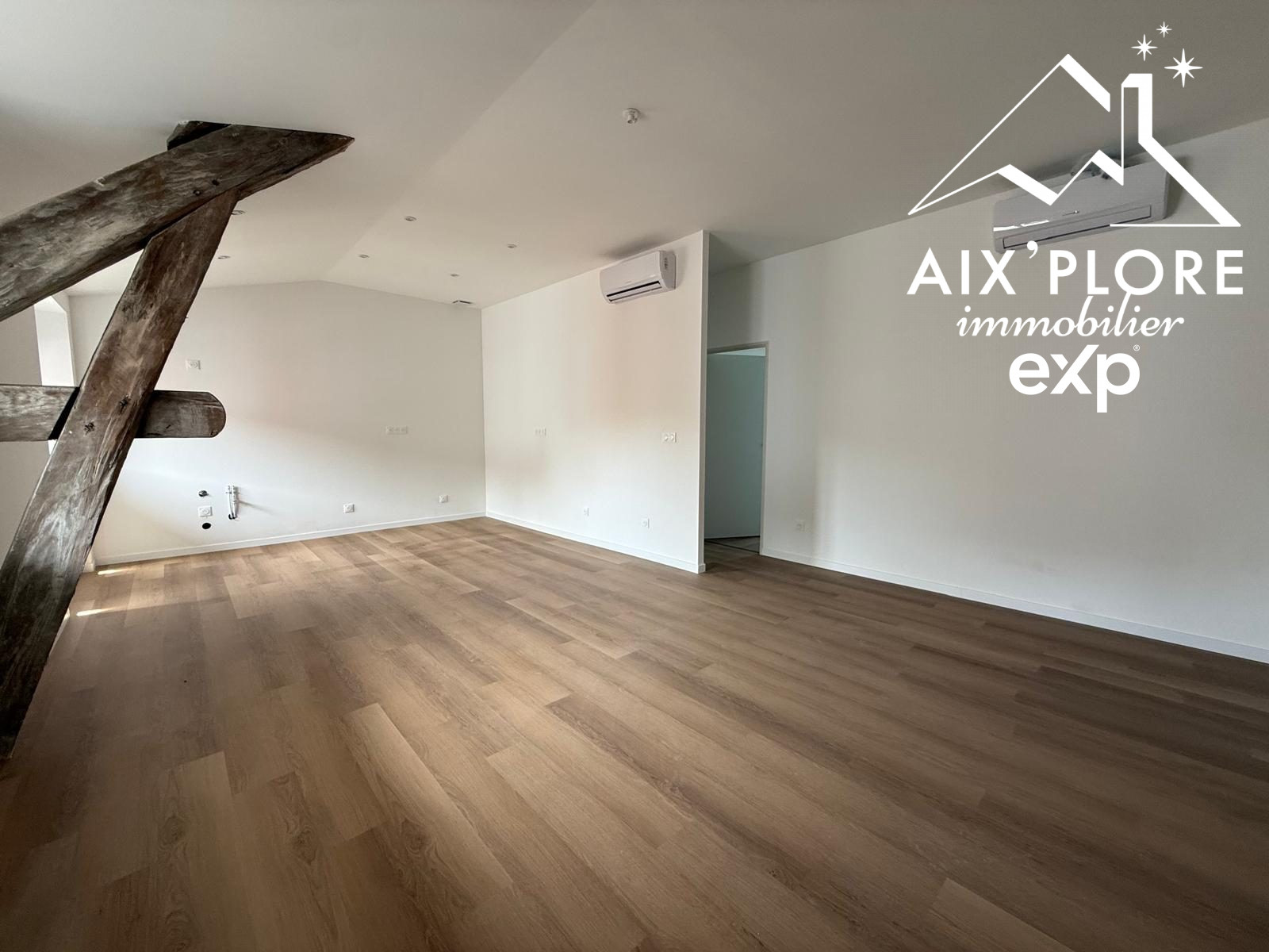 Renovated 87 m² apartment with garage – Heart of Yenne 2
