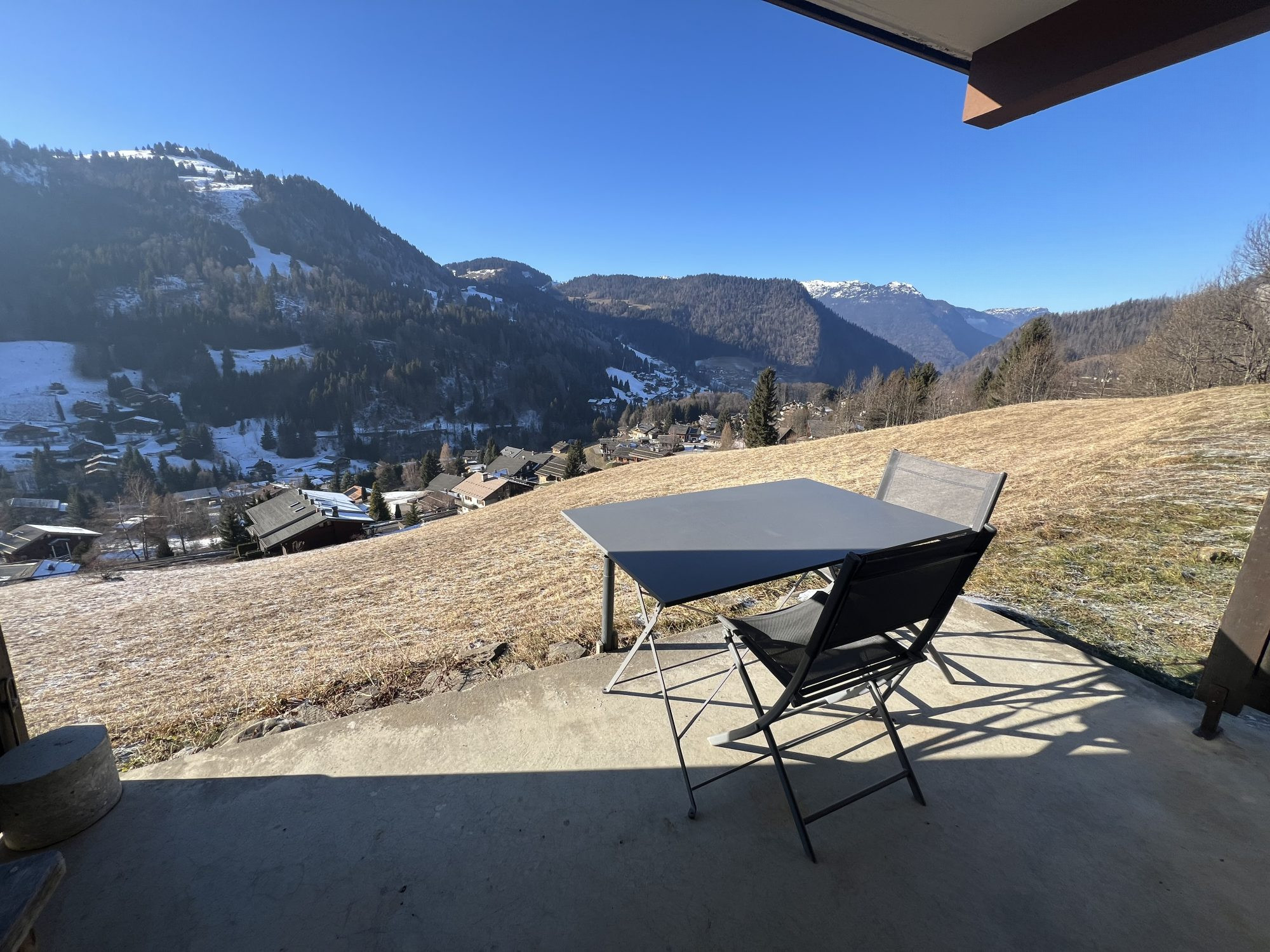 Bel emplacement sur La Clusaz pour ce rez de jardin